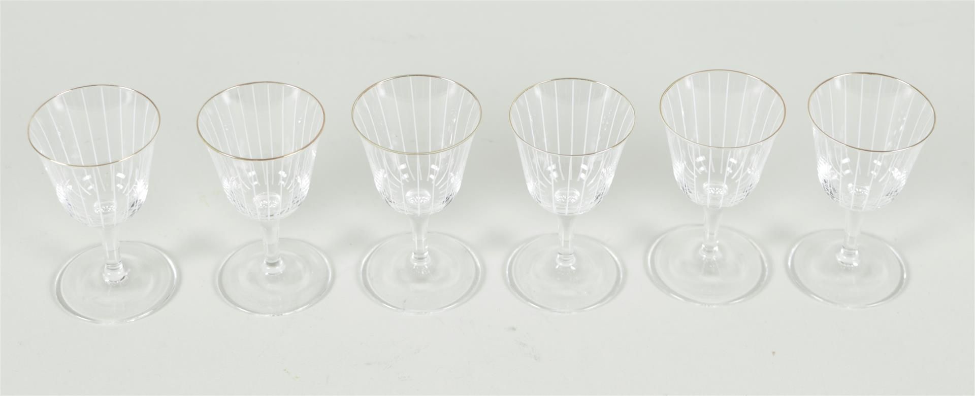 A lot consisting of (6) liqueur glasses with gilded rim.