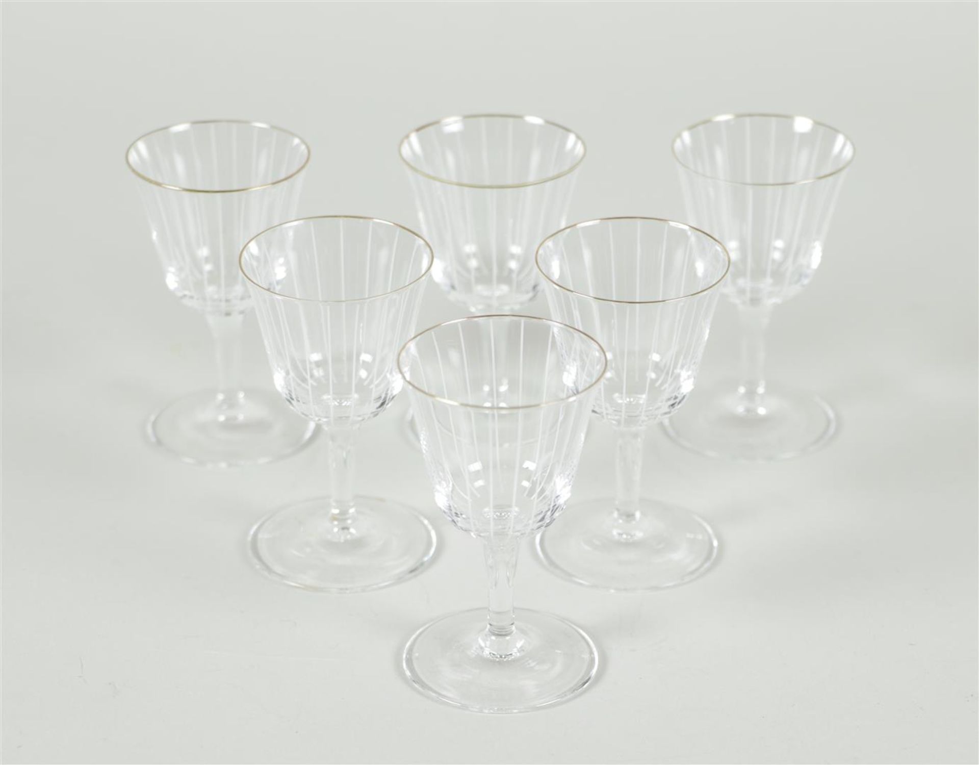 A lot consisting of (6) liqueur glasses with gilded rim. - Bild 2 aus 2