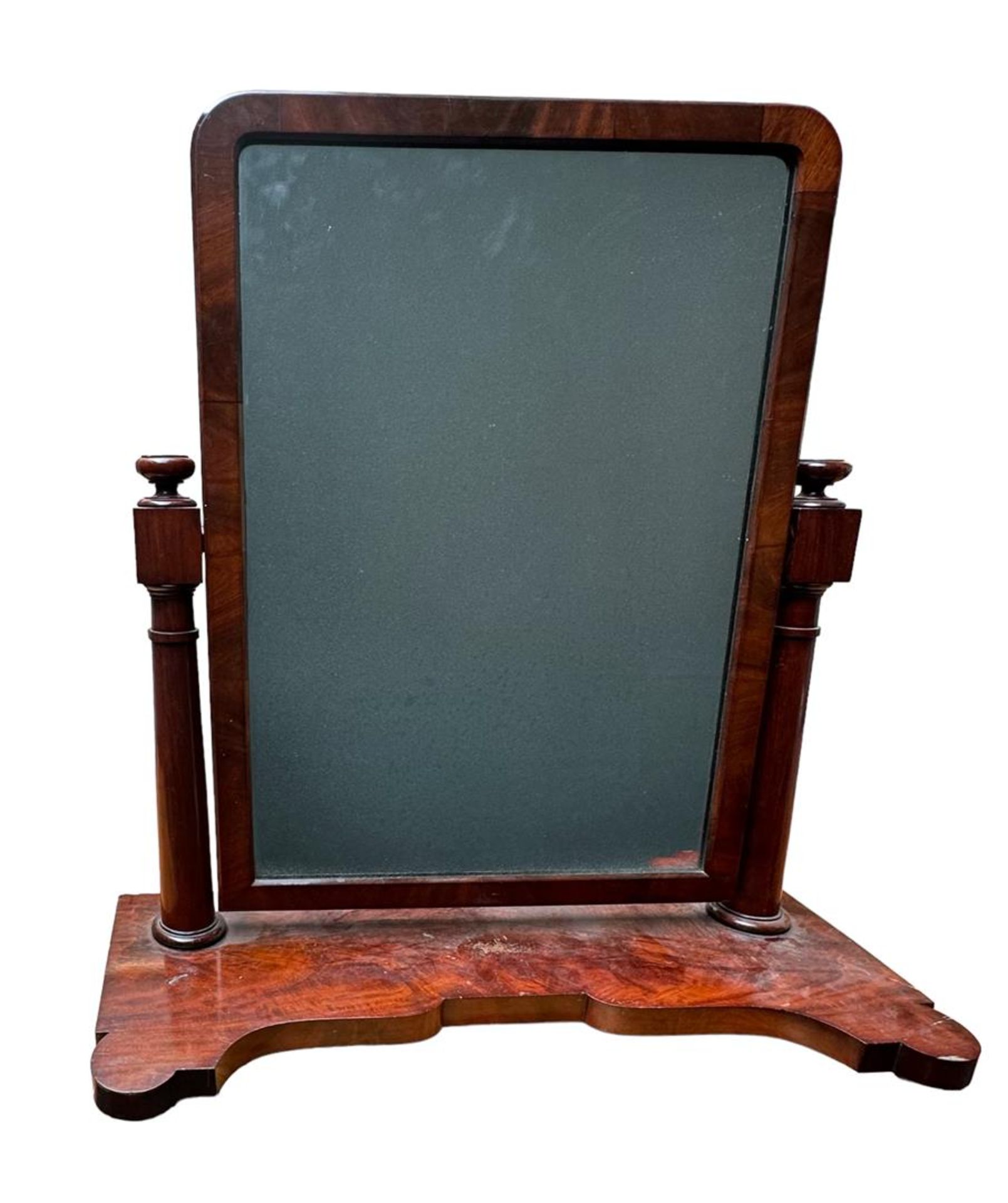 A large mahogany veneered tilting vanity mirror, 19th century.
H.: 70 cm.