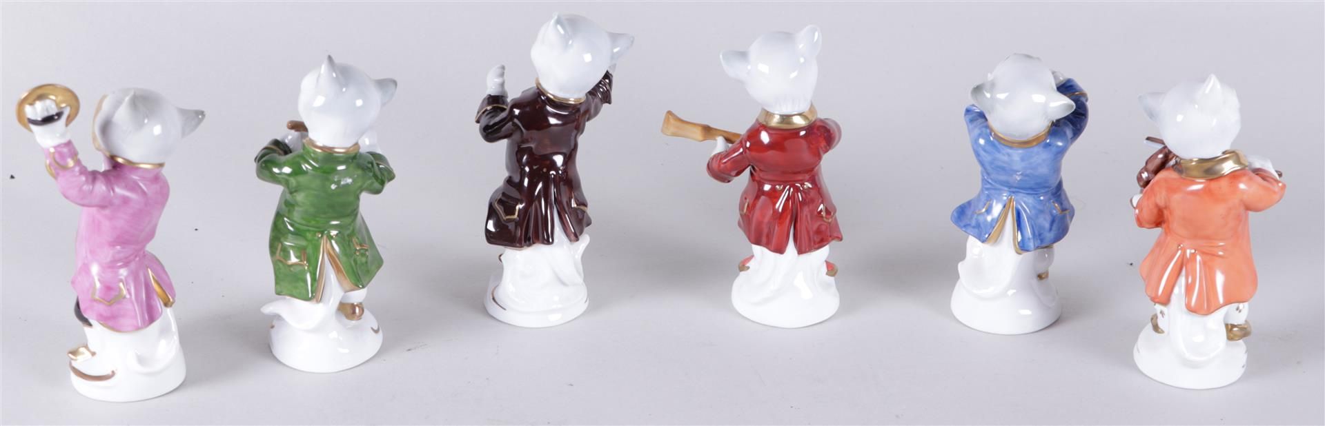 A set of five Meissen style porcelain figures "cat musicians", Graefenthal Dresden, 20th century.
H. - Bild 5 aus 6