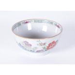 A Famille rose porcelain bowl with floral decor. China Yongzheng, 18th century.
Diam. 14,5 cm.