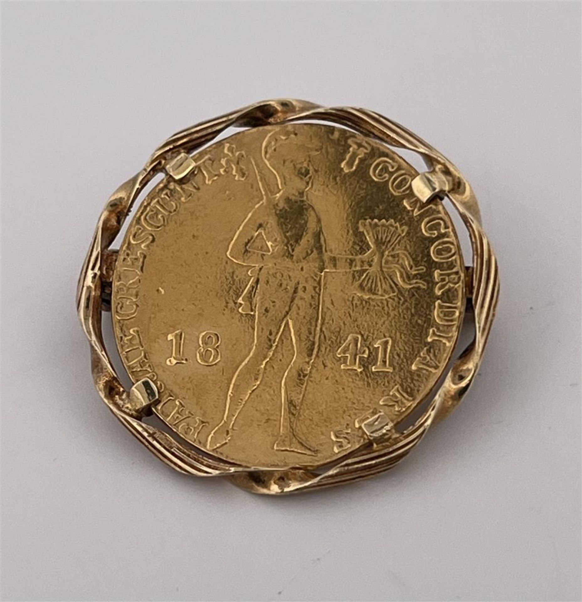 14kt yellow gold coin brooch William II, gold ducat.
The brooch has a slightly twisted edge. and a p