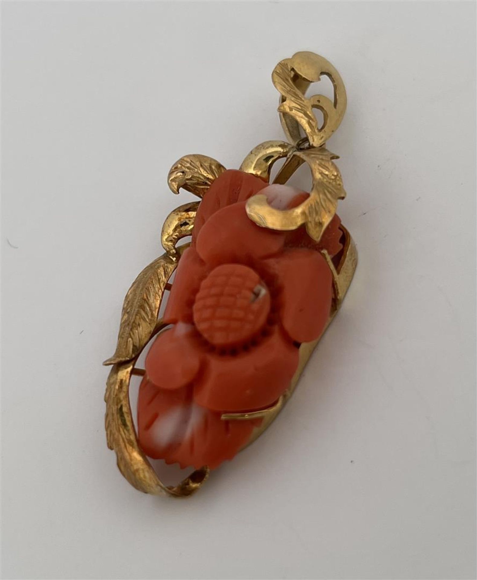 18kt yellow gold pendant set with carved coral.
The pendant is set with a beautiful carved coral in 