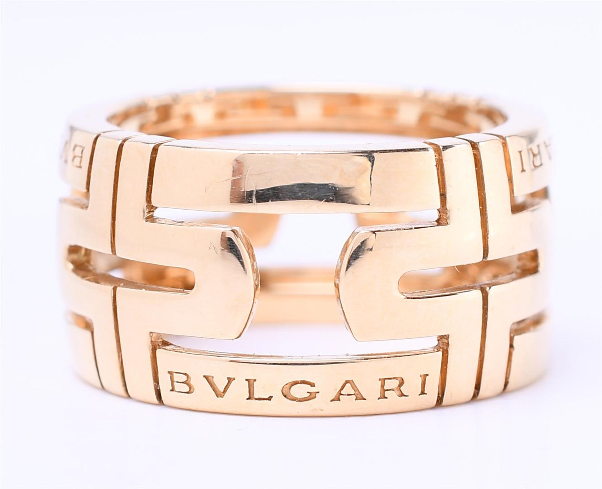 18kt yellow gold Bulgari Parentesi ring. Ring weight: 11.5 grams. Ring size 54 / 17 mm. Inspection m