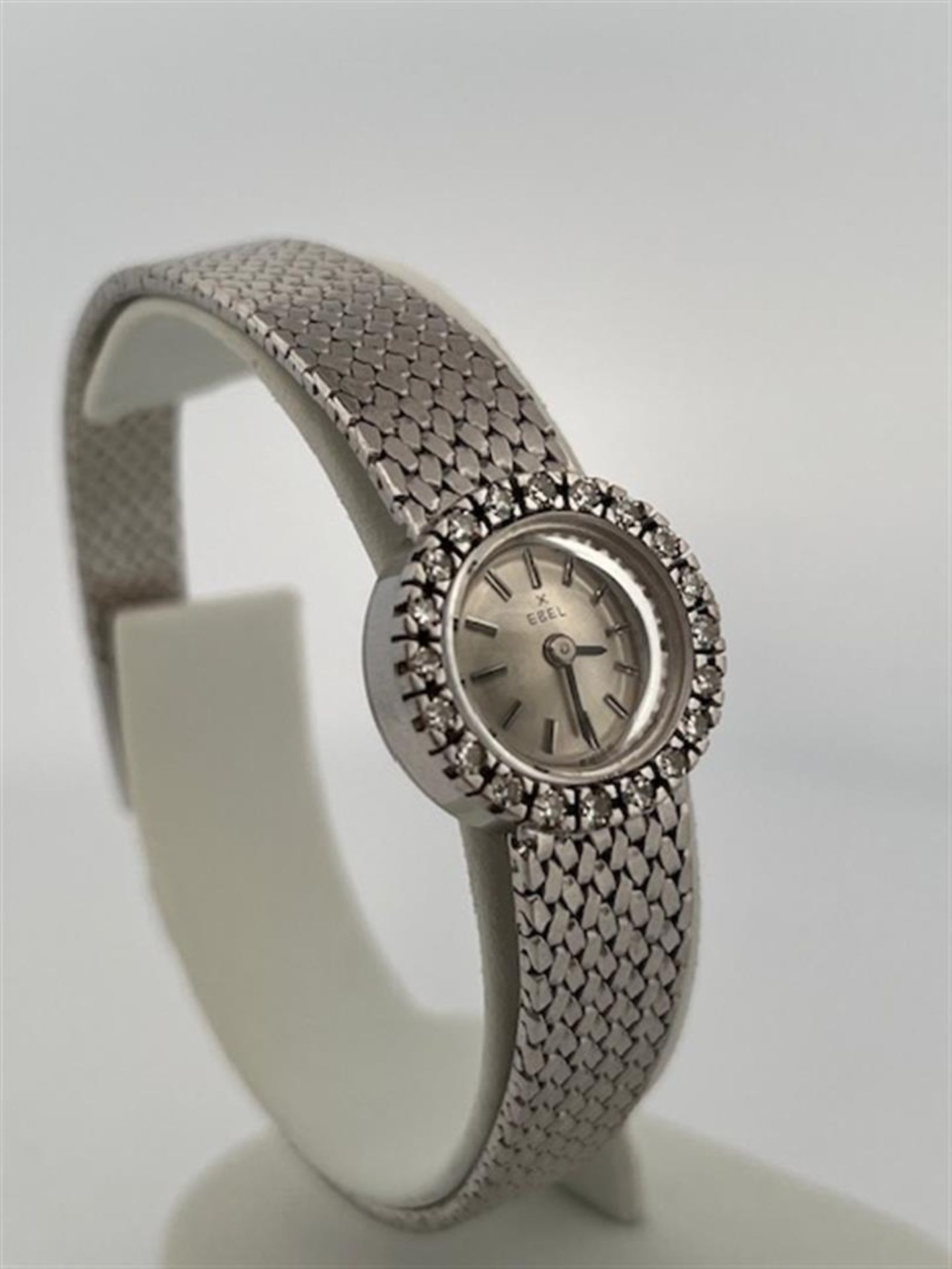 18kt white gold Ebel cocktail ladies watch set with diamonds. 
This watch is beautifully finished wi - Bild 6 aus 6