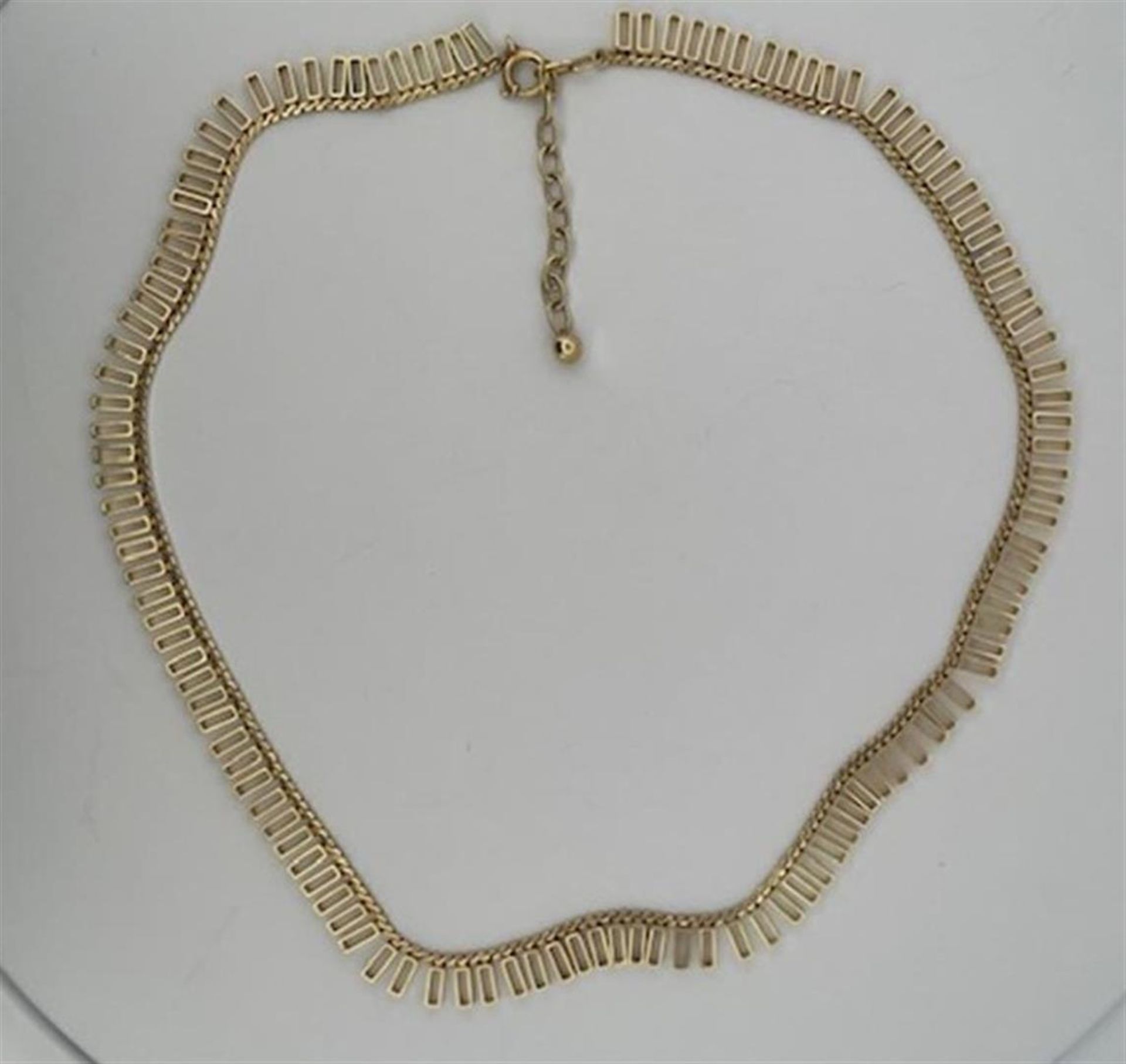 14kt S-shape link necklace with rectangular bars.
The necklace has a beautiful and elegant link with