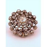 14kt yellow gold antique cluster brooch set with diamonds.
The brooch has a brooch pin, a hook and a