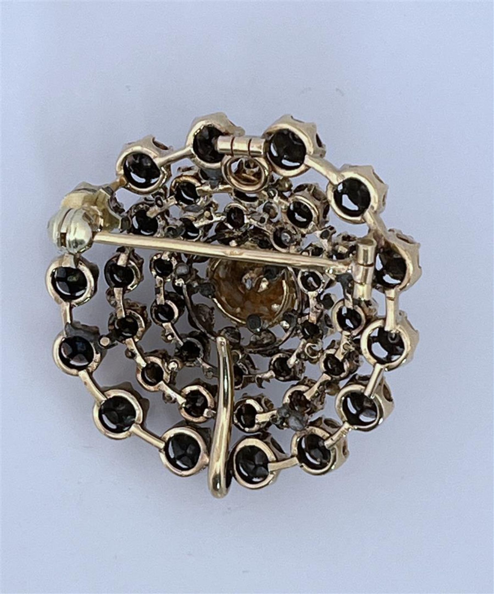 14kt yellow gold antique cluster brooch set with diamonds.
The brooch has a brooch pin, a hook and a - Image 3 of 3