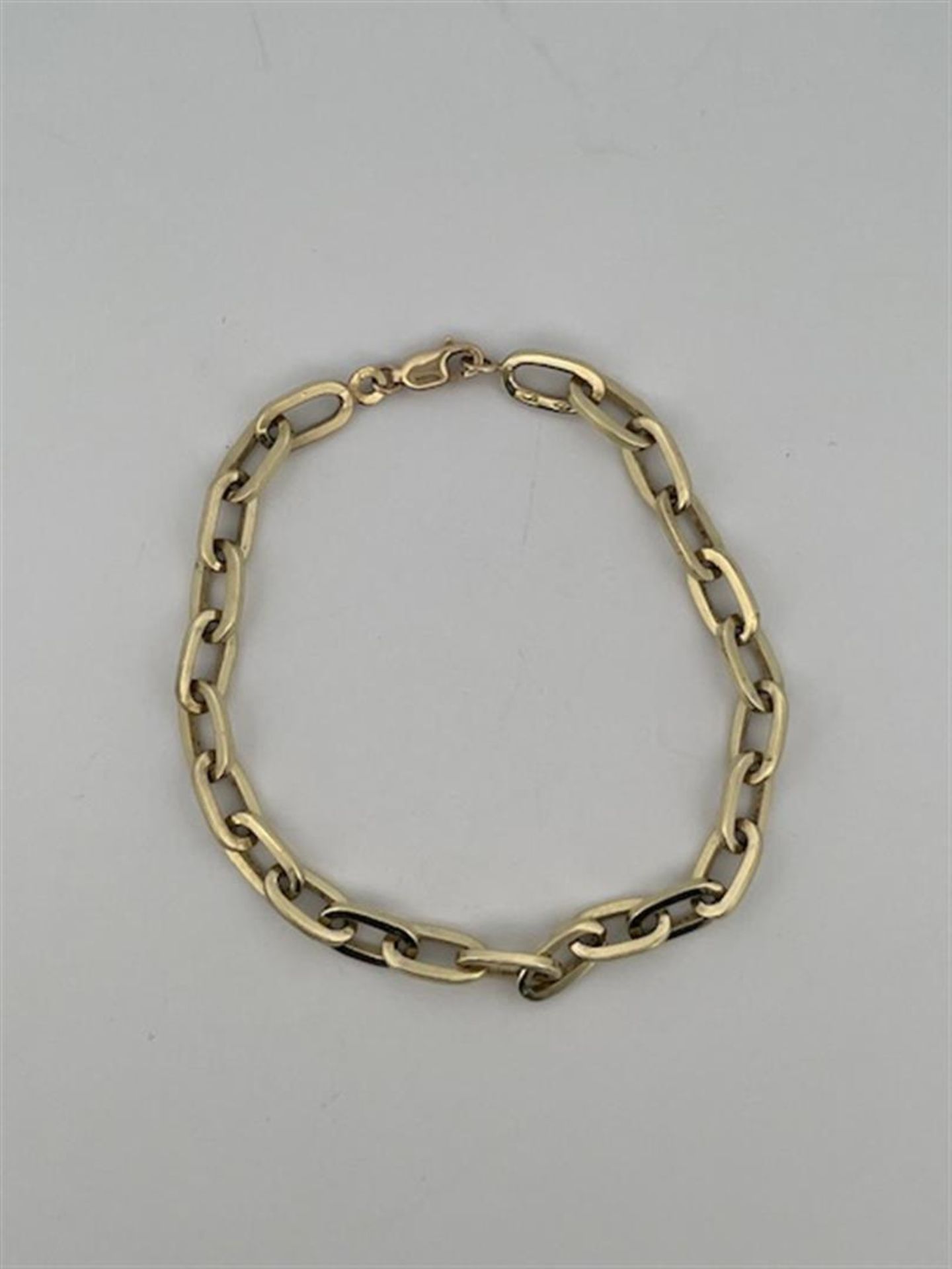 14kt yellow gold link bracelet.
Sturdy link bracelet. Nice to hang charms on!
Bracelet length: 21cm.