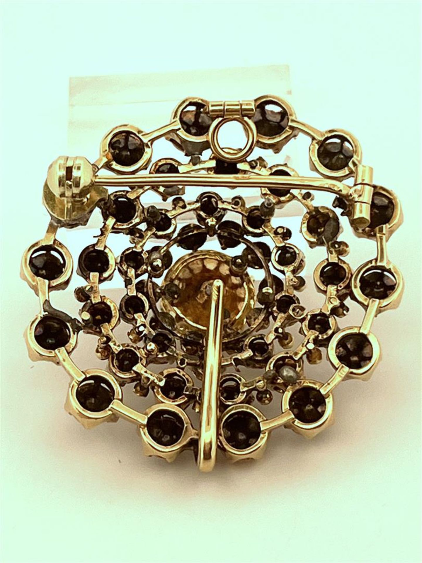 14kt yellow gold antique cluster brooch set with diamonds.
The brooch has a brooch pin, a hook and a - Image 2 of 3