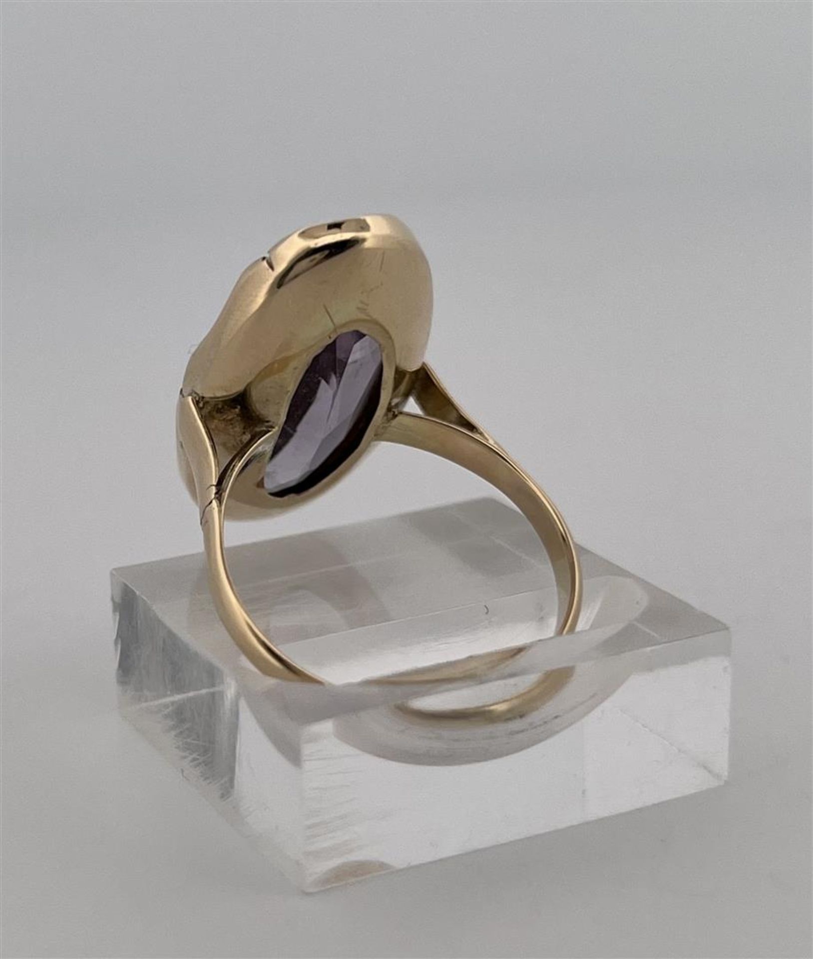 14kt yellow gold ring set with amethyst. 
Amethyst dimensions: approx. 20.2 mm x 9.8 mm.
Weight of r - Image 6 of 10