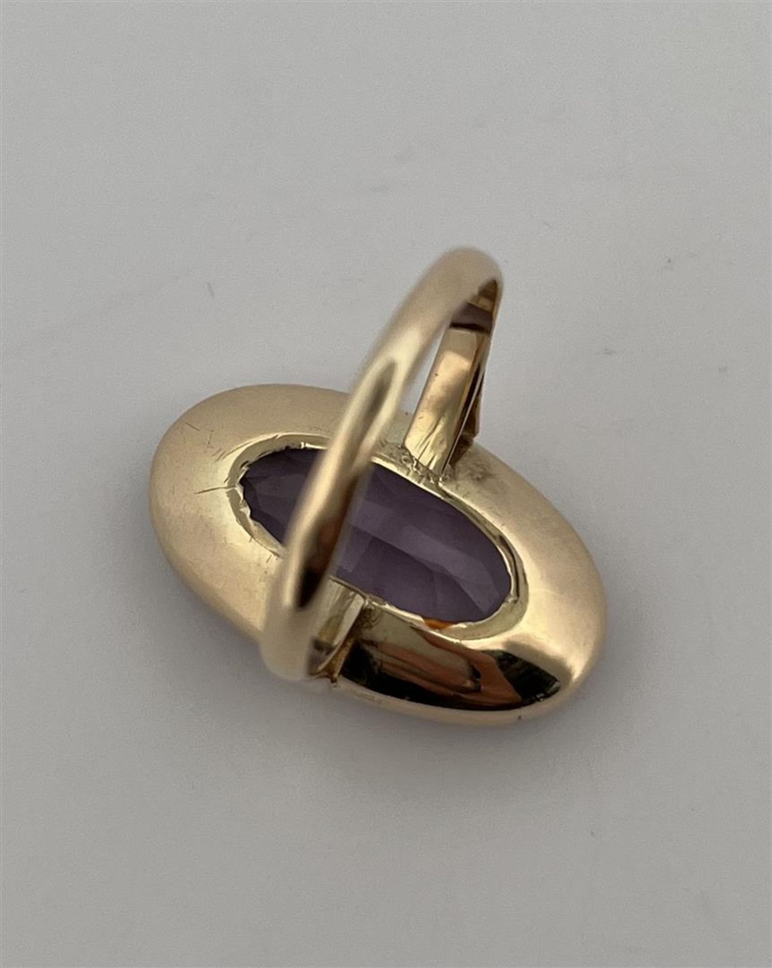 14kt yellow gold ring set with amethyst. 
Amethyst dimensions: approx. 20.2 mm x 9.8 mm.
Weight of r - Image 2 of 10