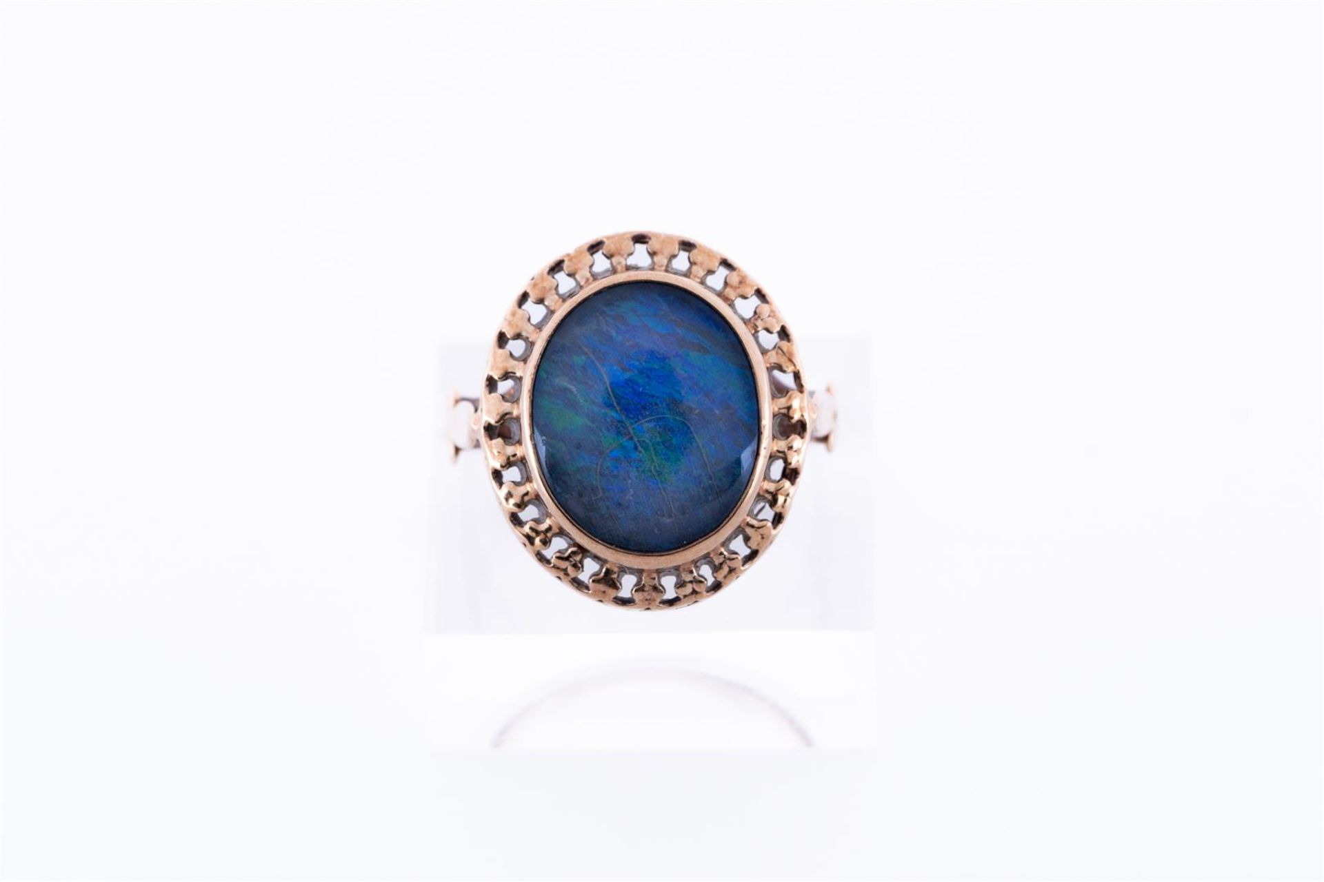9kt Yellow gold openwork ring set with a cabochon cut oval triplet opal.
Stone dimensions: approx. 1 - Image 2 of 4