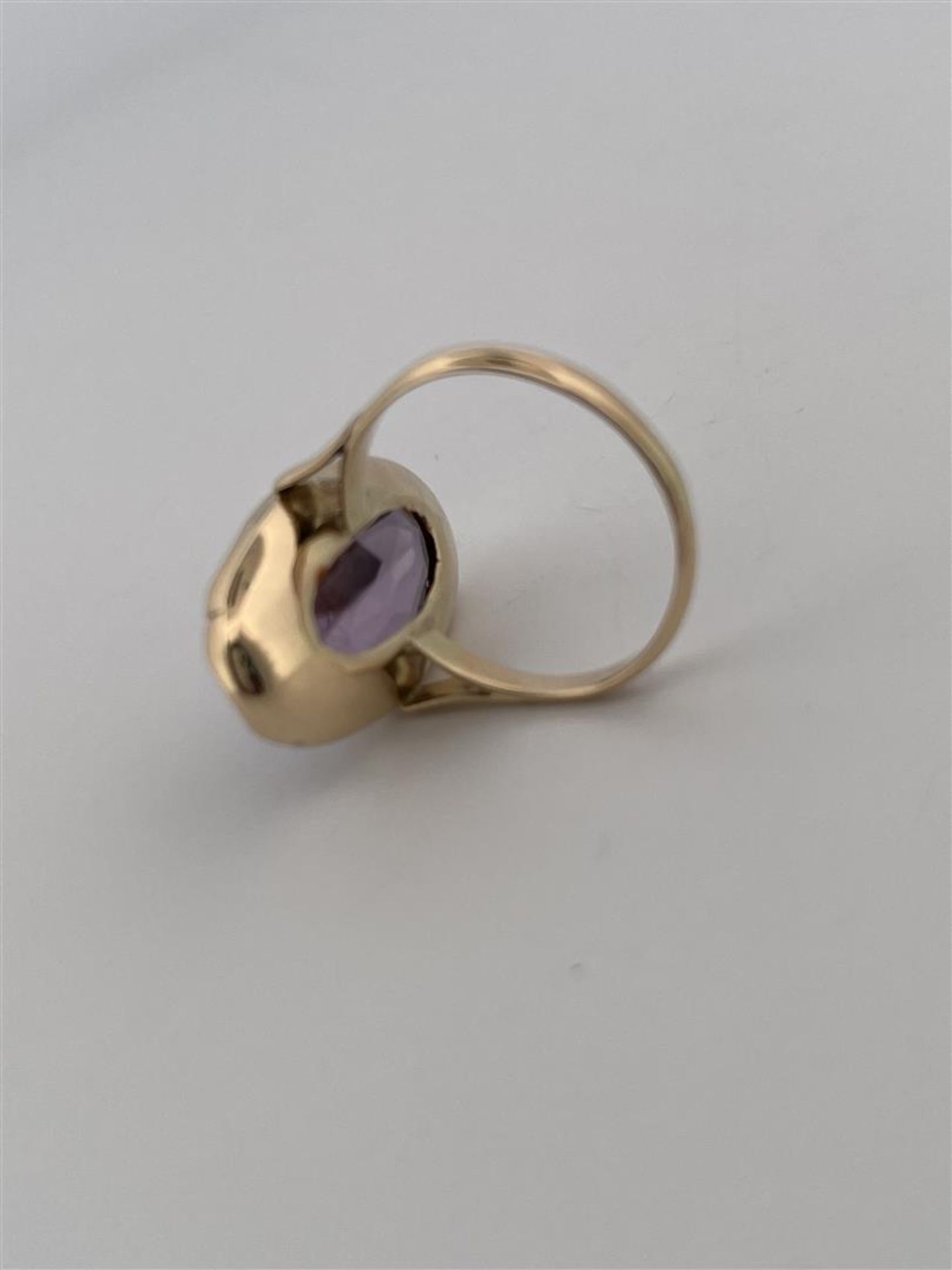 14kt yellow gold ring set with amethyst. 
Amethyst dimensions: approx. 20.2 mm x 9.8 mm.
Weight of r - Image 10 of 10