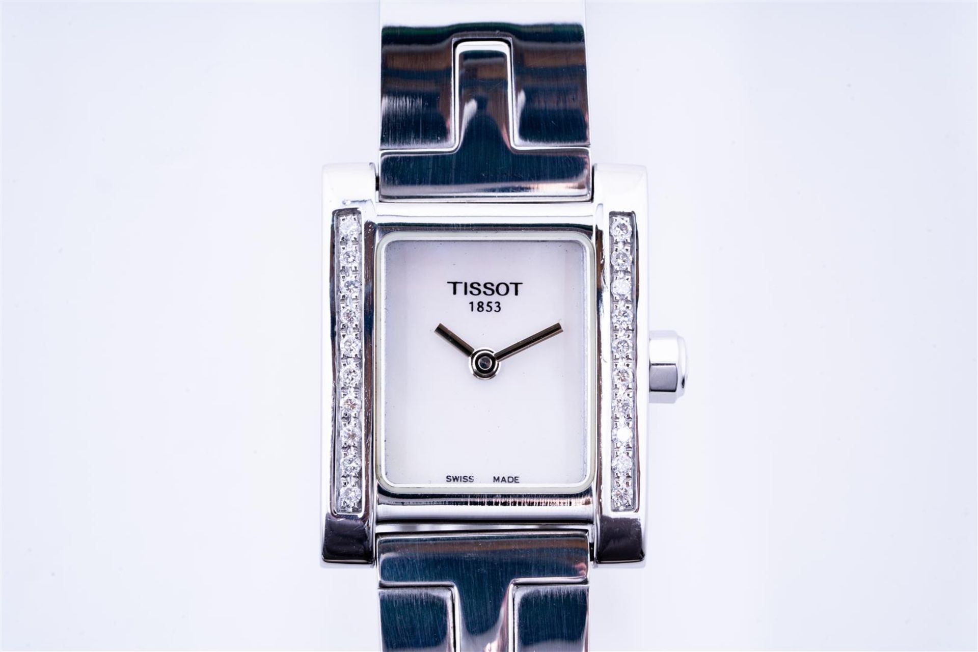 Tissot 1853 ladies' watch with mother-of-pearl dial and diamonds on the bezel.
Number of diamonds: 2 - Bild 2 aus 5