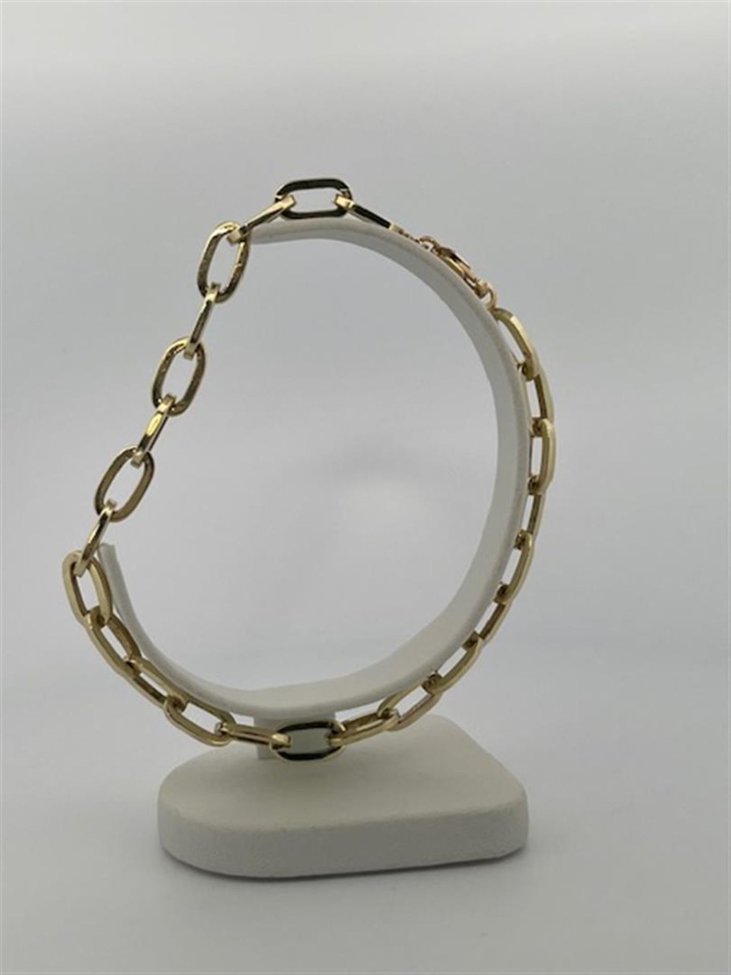 14kt yellow gold link bracelet.
Sturdy link bracelet. Nice to hang charms on!
Bracelet length: 21cm. - Bild 2 aus 5