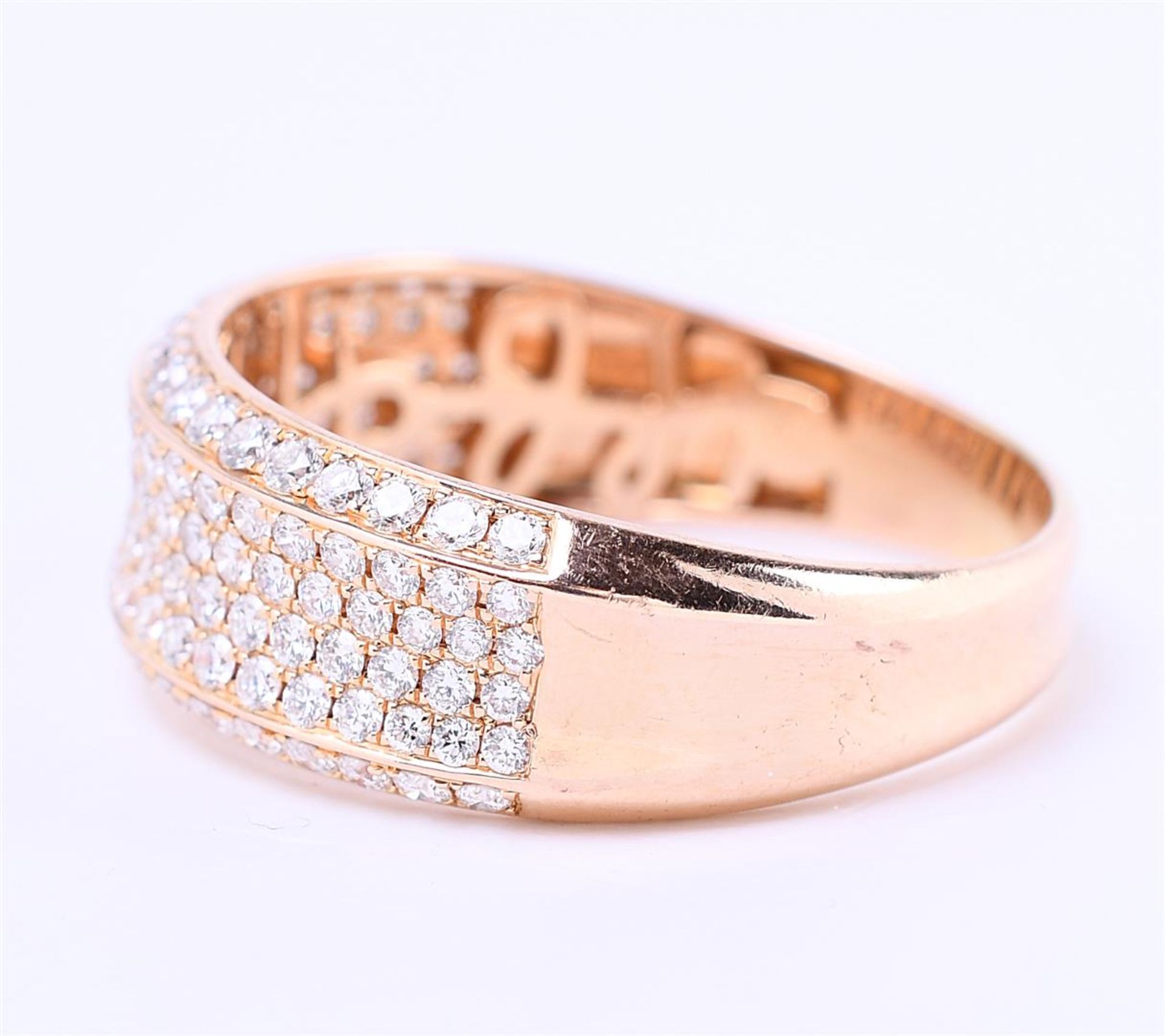 18kt Italian Migelli paver ring in (apricot) rose gold. Set with 124 brilliant cut diamonds of appro - Bild 3 aus 5