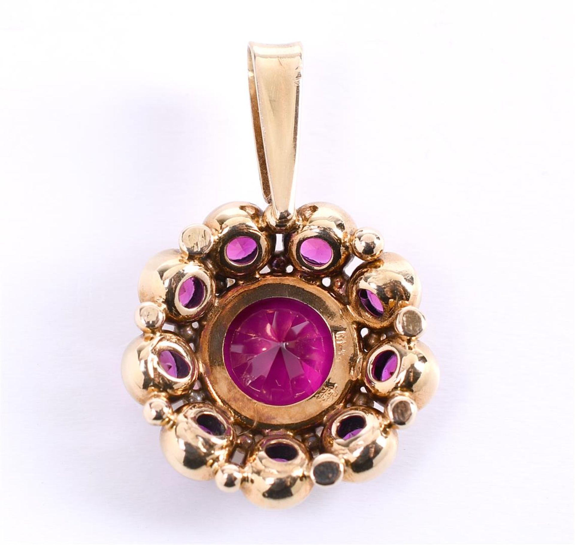 14 carat yellow gold ladies rosette pendant, set with 1 x synthetic ruby of approx. 7.5 mm, surround - Bild 3 aus 4