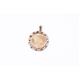 18kt Yellow gold coin pendant with Queen Wilhelmina depicted on it. The Mint is a copy of a 10 Guild