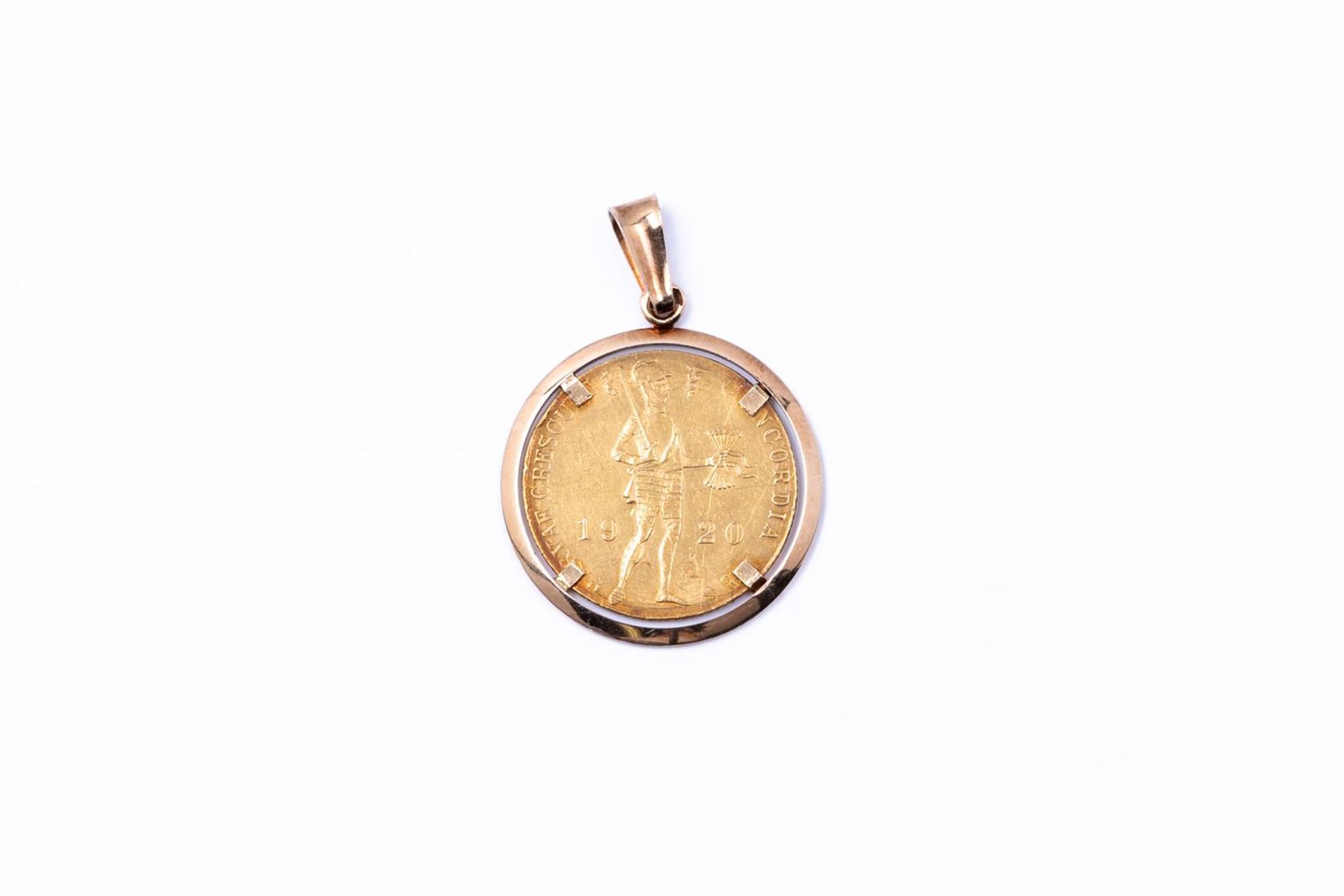 14kt yellow gold ducat from 1920 in pendant. The ducat is made of 22kt gold.
Weight: 4.8 grams
Dimen