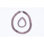 Lot of 2:
1- Bracelet Zeeland knot (17.5 cm)
2- Choker necklace Zeeland button (39 cm)
Width: approx