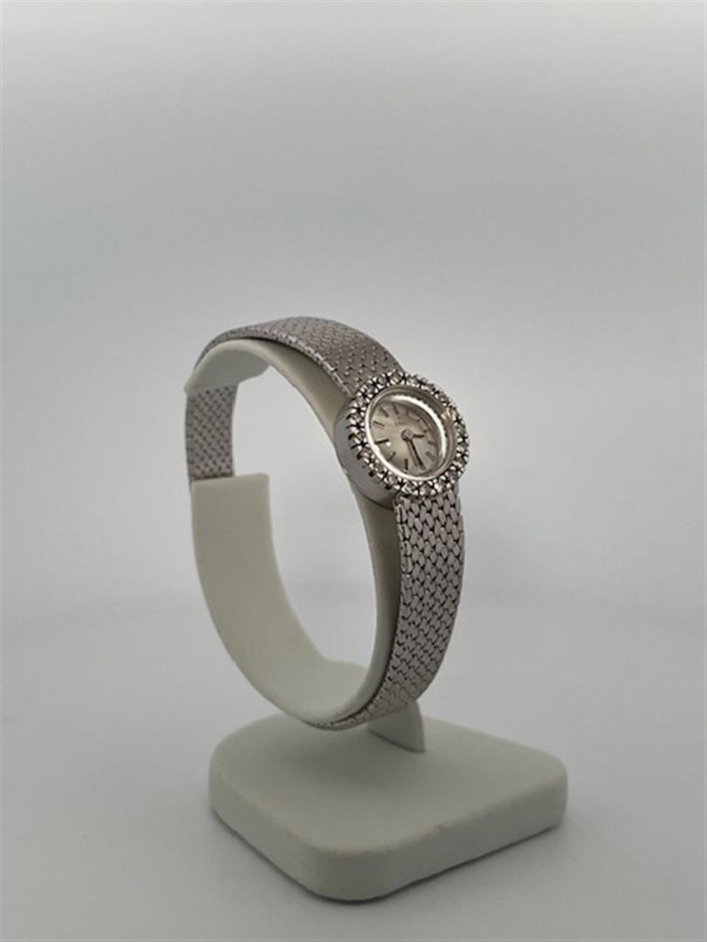 18kt white gold Ebel cocktail ladies watch set with diamonds. 
This watch is beautifully finished wi - Bild 4 aus 6