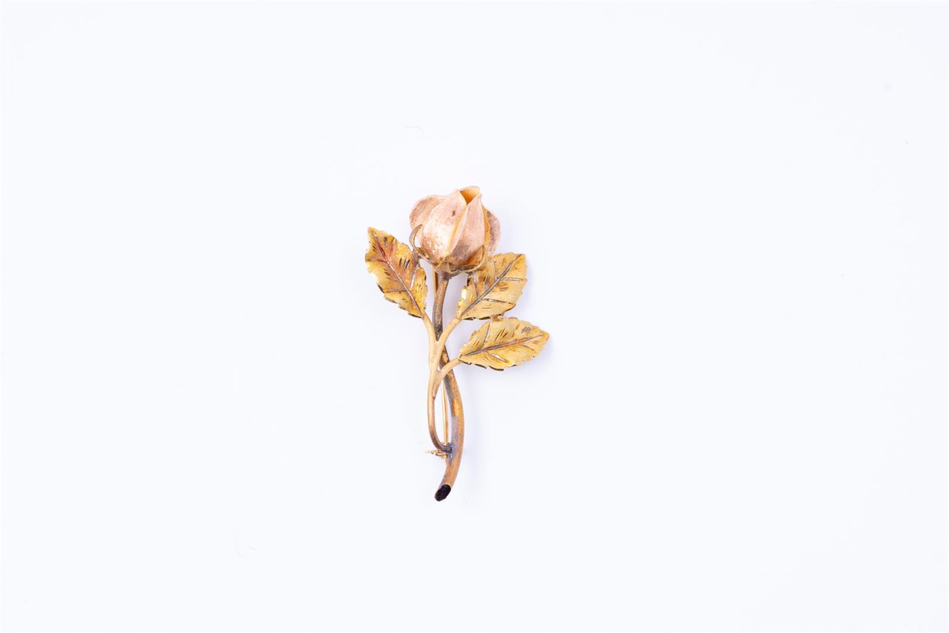 14kt Bicolor gold brooch in the shape of a rose. The bud of the rose is made in rose gold and the le - Bild 2 aus 3