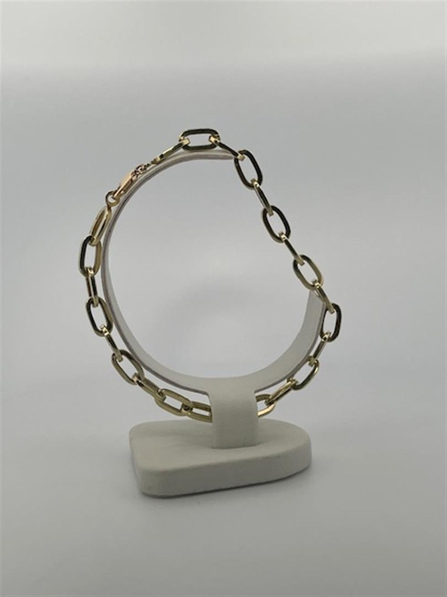 14kt yellow gold link bracelet.
Sturdy link bracelet. Nice to hang charms on!
Bracelet length: 21cm. - Bild 4 aus 5