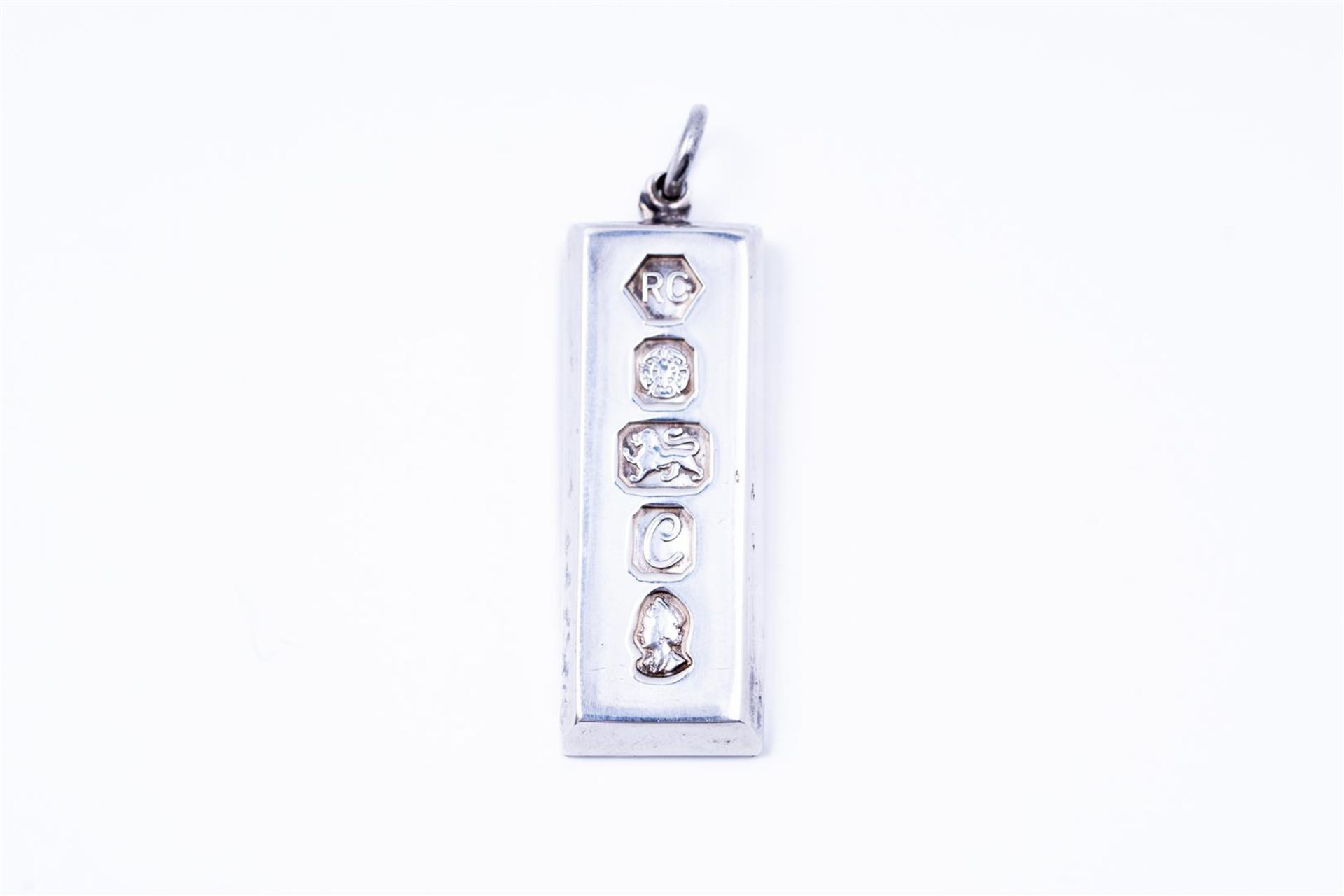 Silver silver bar Ingot pendant with British hallmarks.
Handmark 'Lion Passant' stands for sterling 