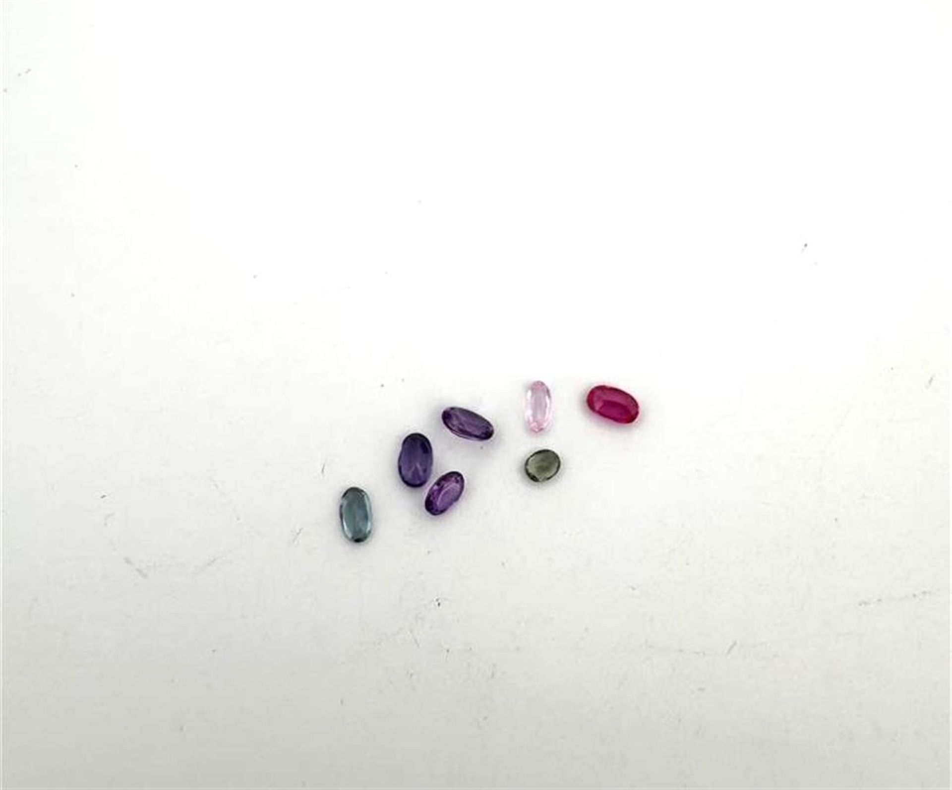 A lot of various small gemstones (7) consisting of: Aquamarine, elbaite tourmaline, synthetic ruby a - Image 2 of 3