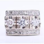 18kt white gold vintage tank ring set with 3 brilliant cut diamonds of 0.25ct and 16 old single cut 