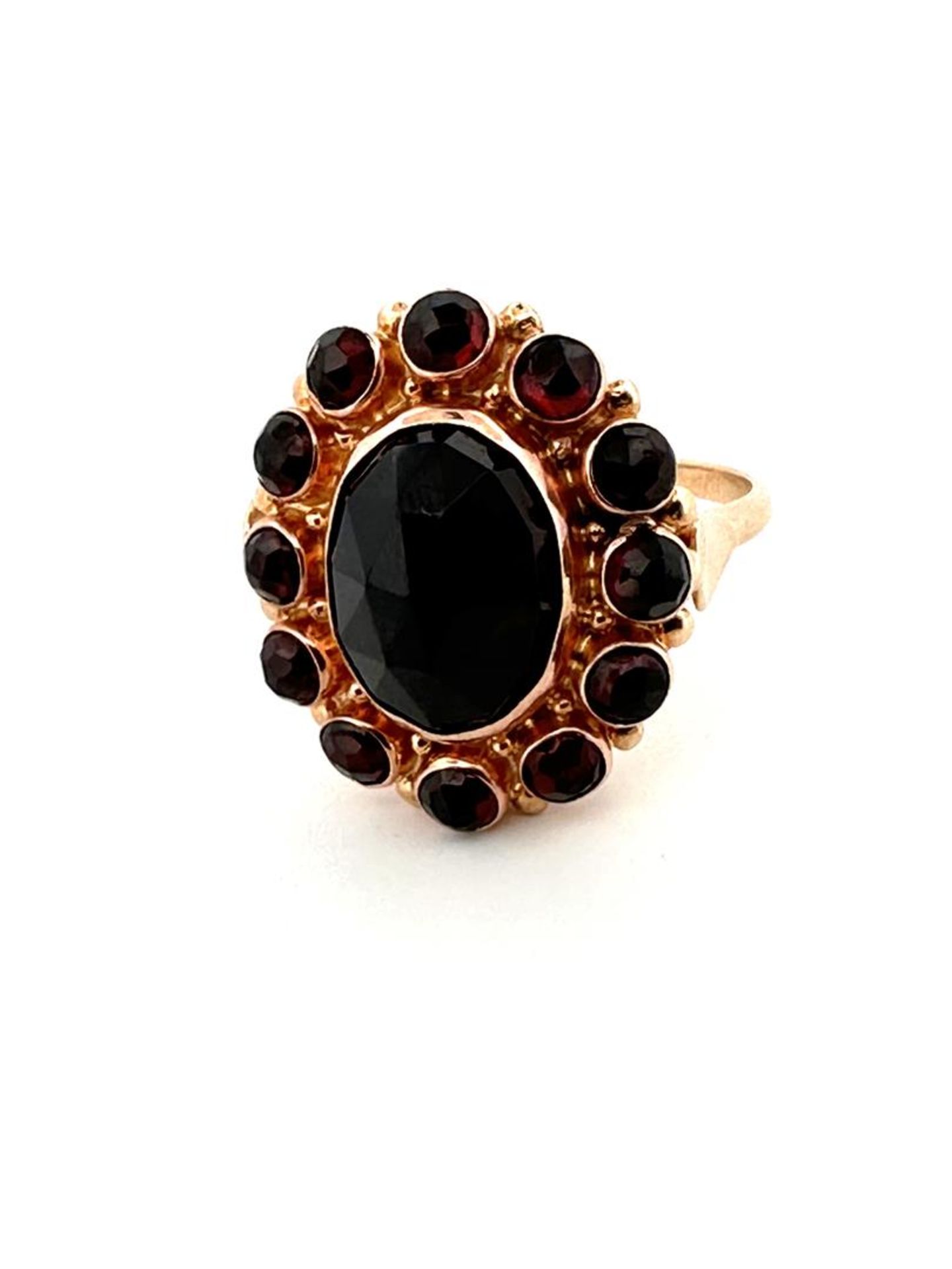 14kt rose gold cocktail ring set with garnet.
The underside of the head is completely closed, so no 