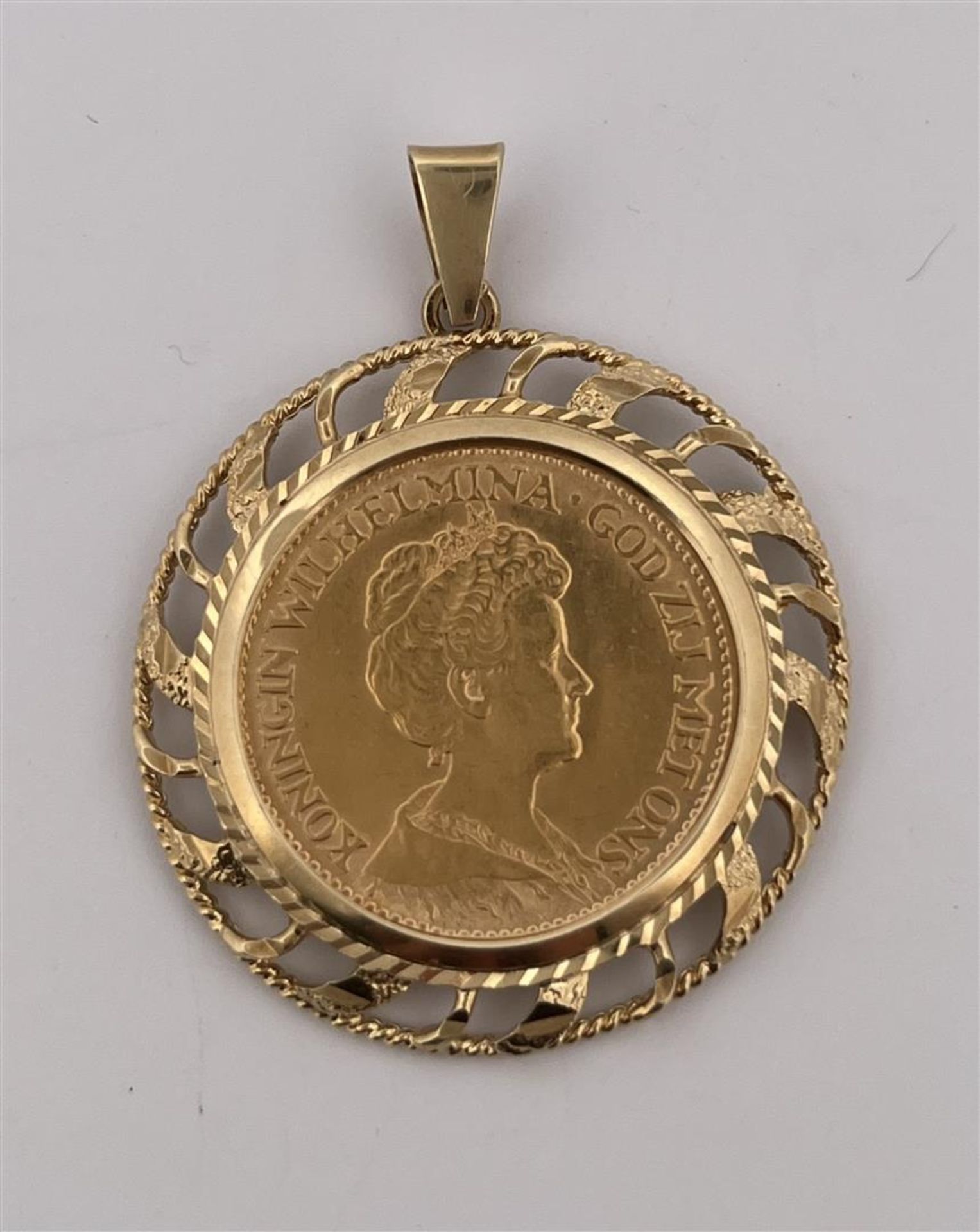 14kt yellow gold coin pendant with Kon. Wilhelmina 1913.
Nice coin pendant with twisted and openwork