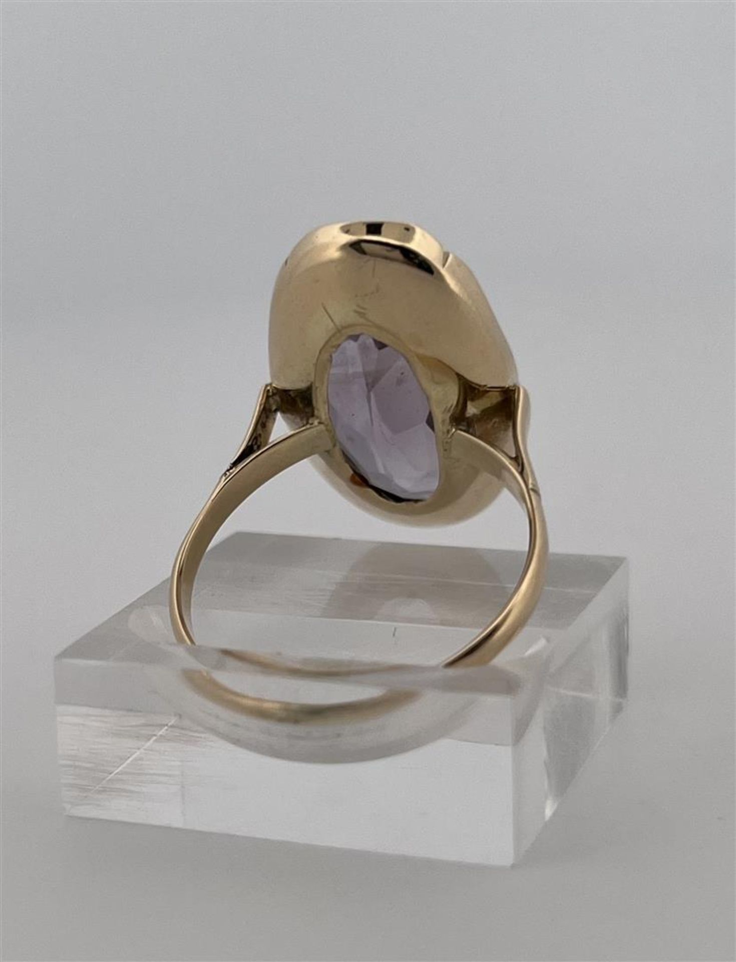 14kt yellow gold ring set with amethyst. 
Amethyst dimensions: approx. 20.2 mm x 9.8 mm.
Weight of r - Image 7 of 10