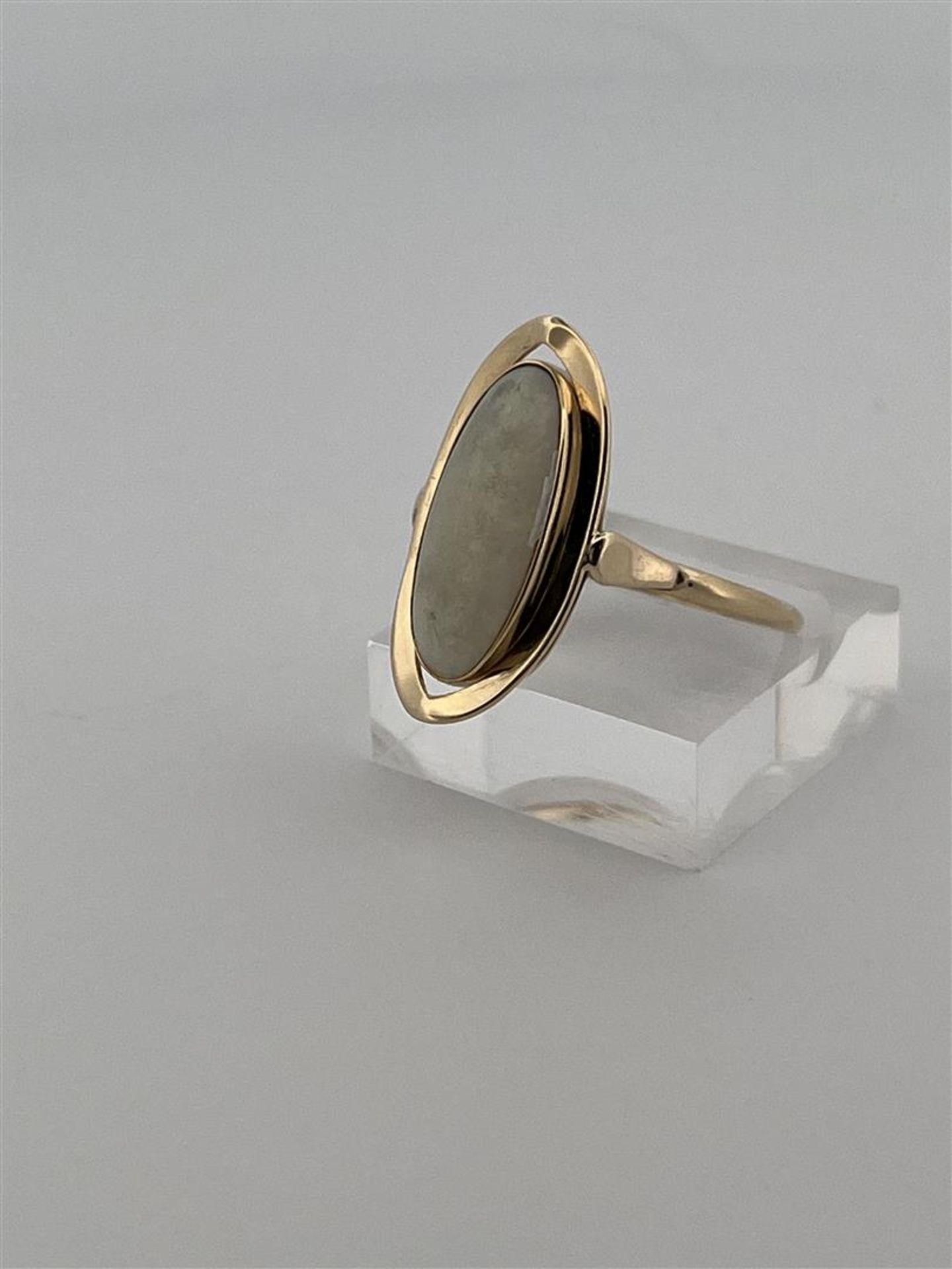 14kt yellow gold navette ring set with white opal. 
The white opal is cabochon cut in navette shape  - Image 8 of 8