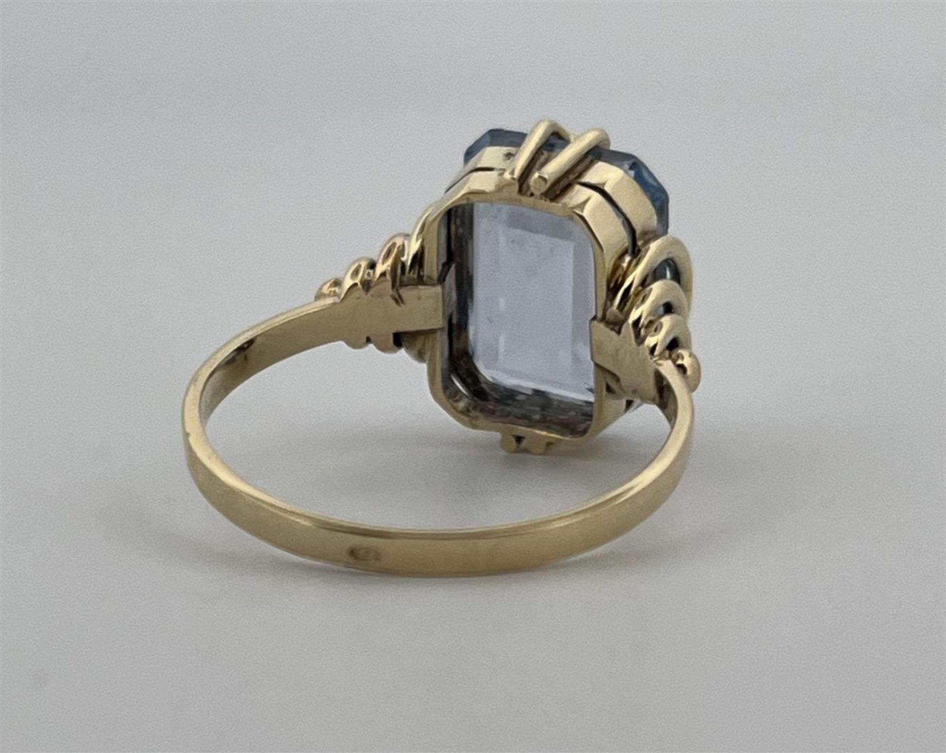 14kt yellow gold ring set with aquamarine.
The aquamarine isemerald cut measures approx. 11.8 x 8.9  - Image 3 of 11