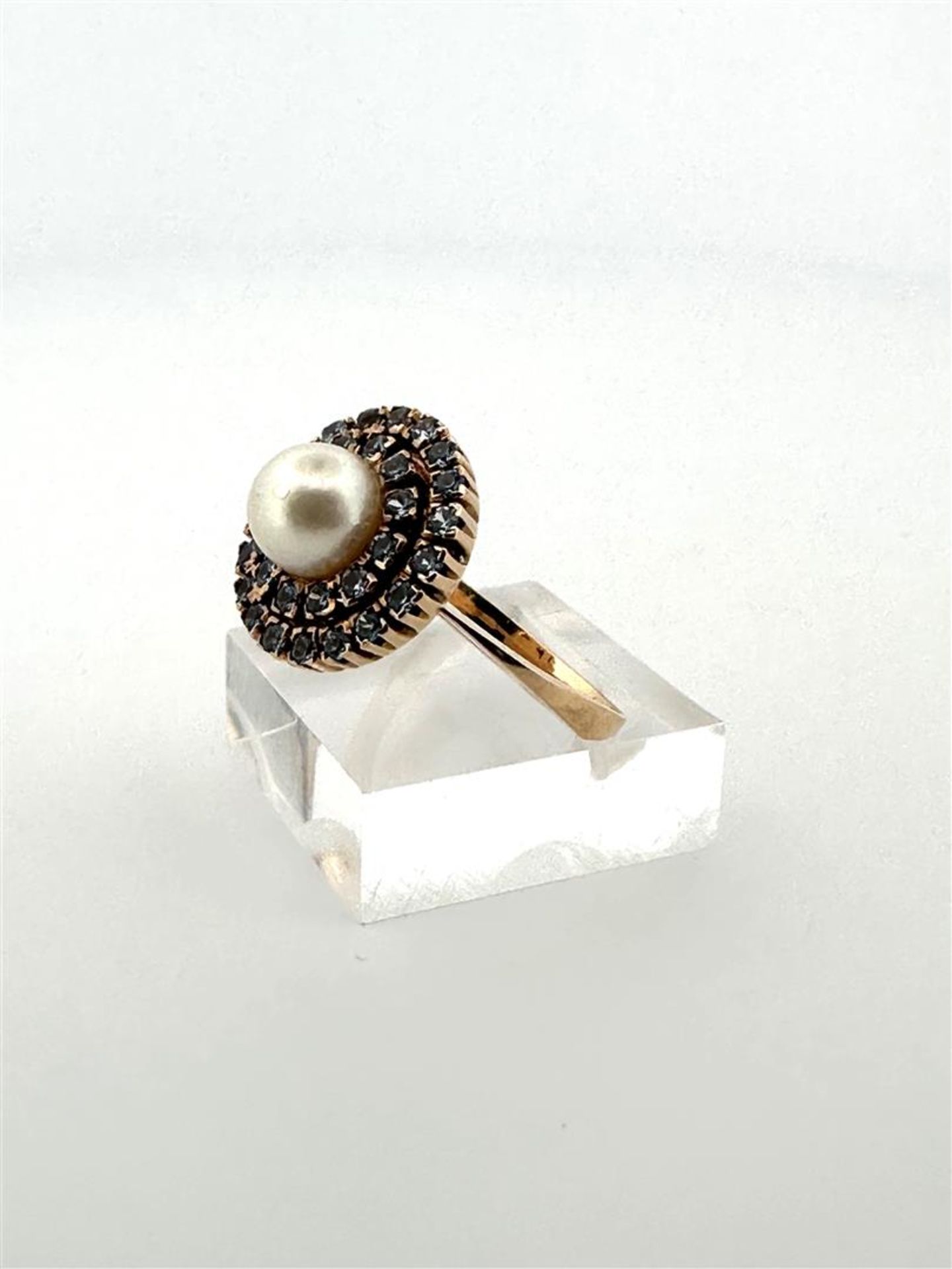 14kt yellow gold cocktail ring set with pearl and light blue apatite gemstones. 
Of which 31 brillia - Image 2 of 4