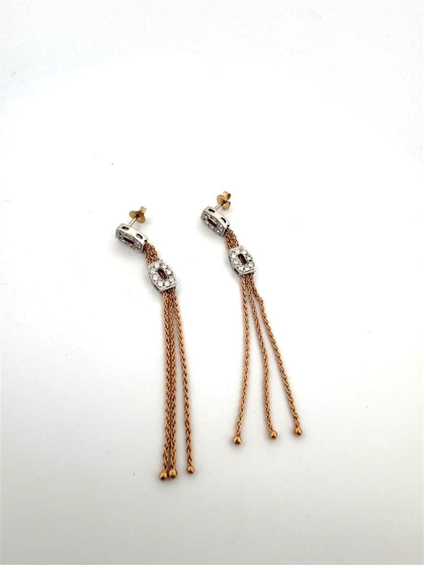 18kt bicolor gold earrings in "Mattioli Puzzle" style. 
The earrings are each equipped with 3 foxtai