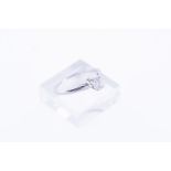 18kt white gold solitaire ring set with one brilliant cut diamond of approx. 0.50ct. 
Diamond qualit
