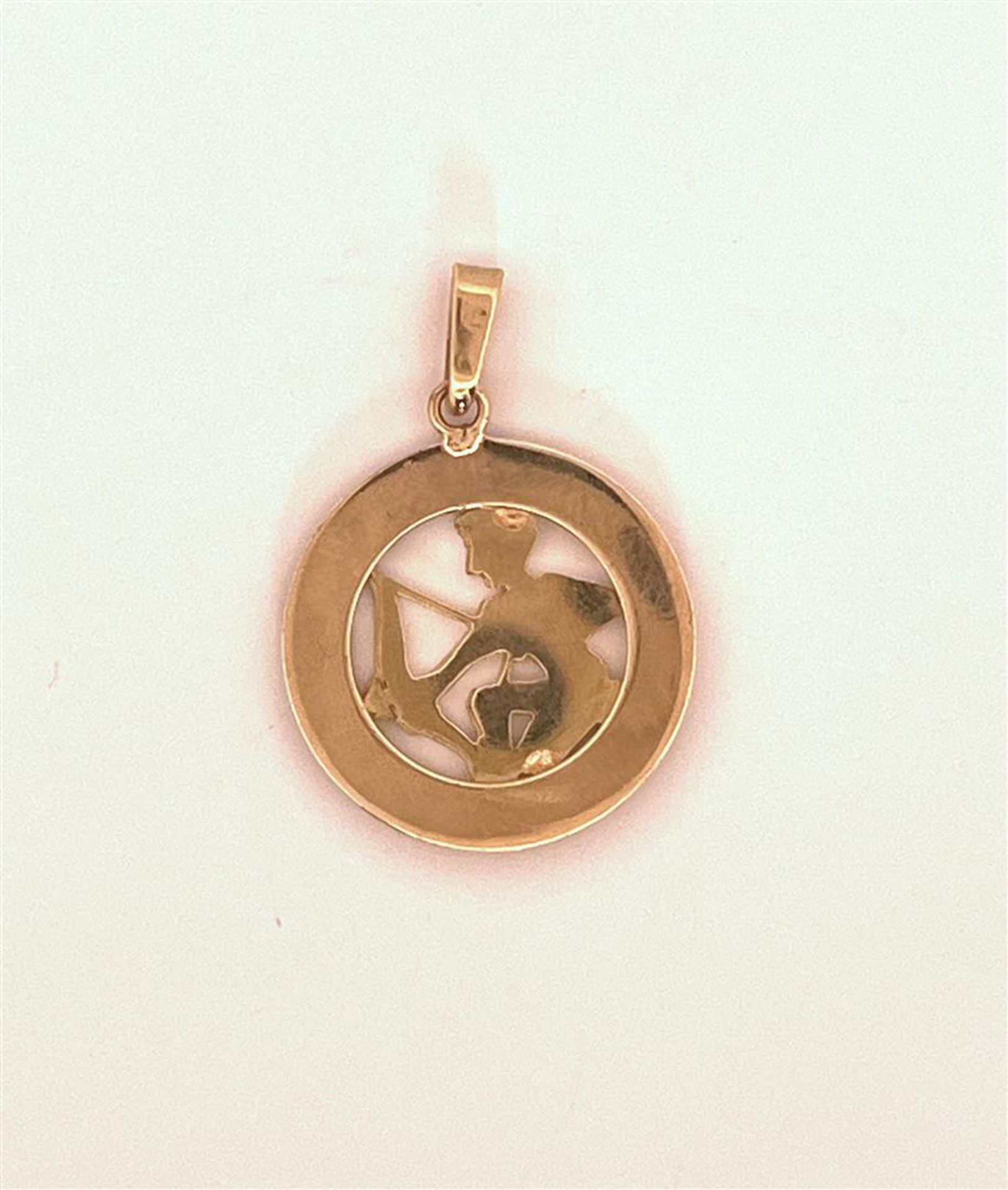14kt yellow gold bowchutter pendant.
The Sagittarius horoscope is depicted on this pendant. The pend - Bild 2 aus 2
