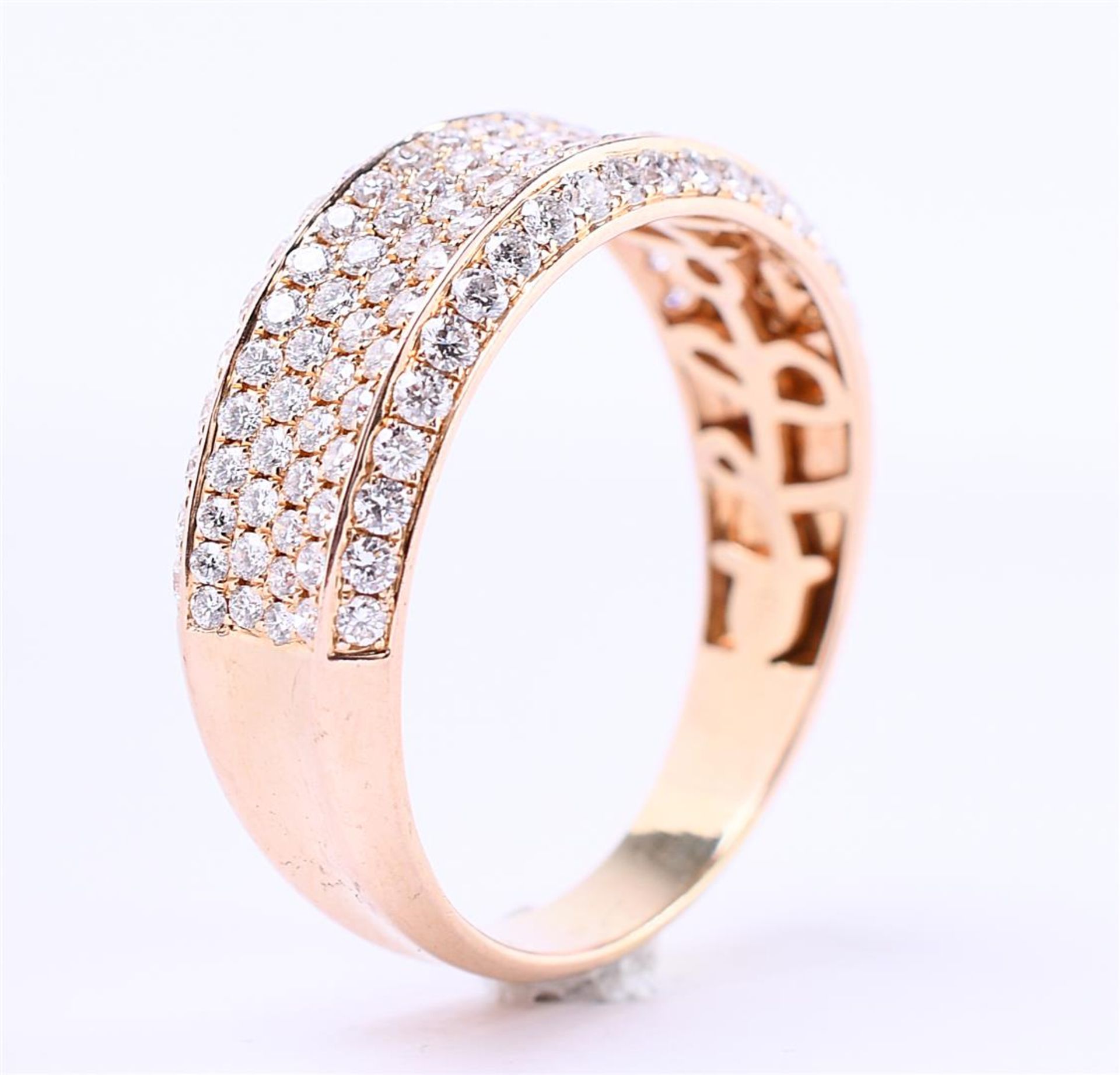 18kt Italian Migelli paver ring in (apricot) rose gold. Set with 124 brilliant cut diamonds of appro - Bild 2 aus 5