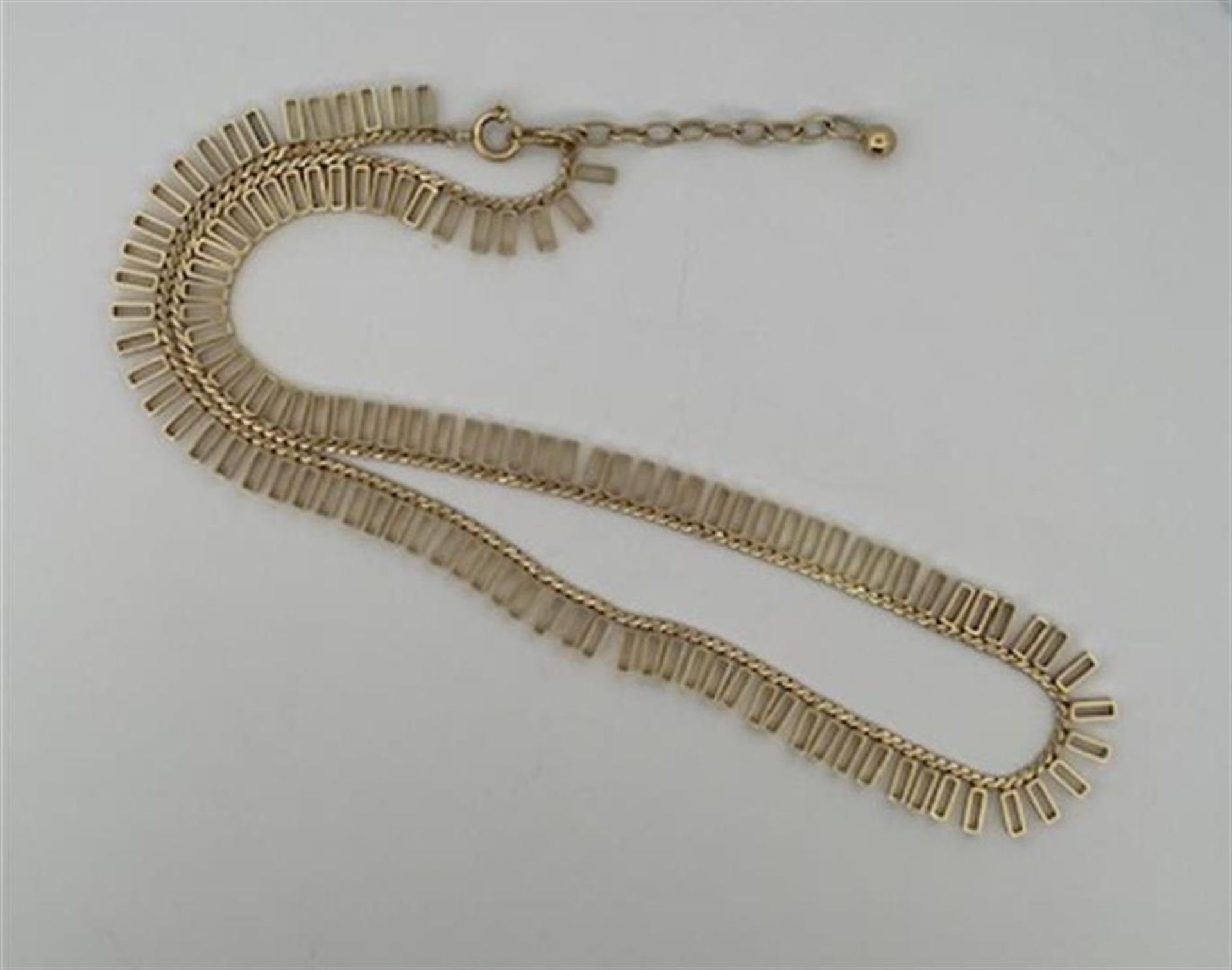 14kt S-shape link necklace with rectangular bars.
The necklace has a beautiful and elegant link with - Image 4 of 4