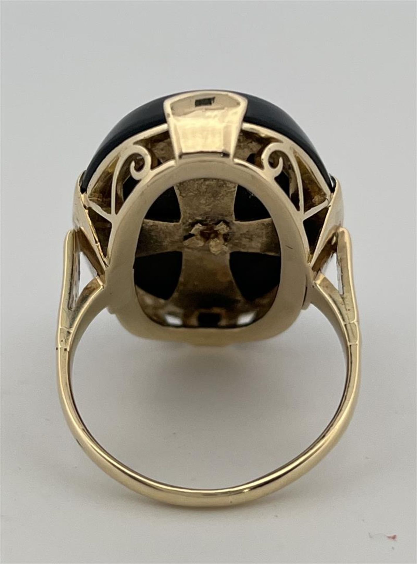 14kt Yellow gold ring set with onyx and diamonds.
The ring has a high openwork edge with a set onyx  - Image 6 of 8