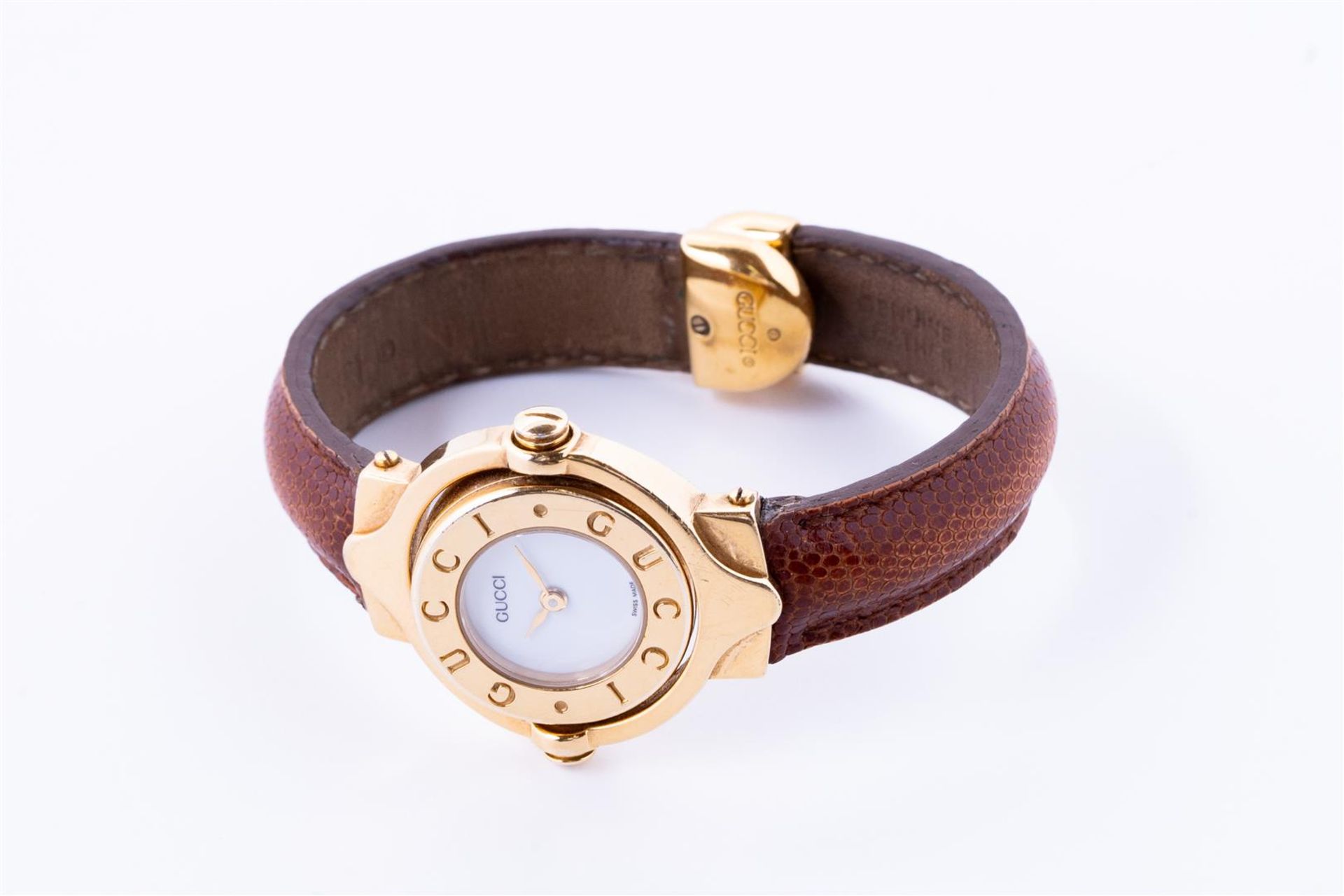 Gucci Cuff ladies watch.
The watch is equipped with a watch strap that is clamped around the wrist. 