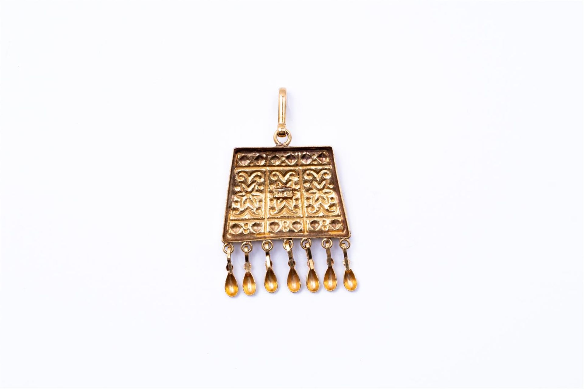 18kt yellow gold pendant, possibly from Indonesia. Gilded in 22kt gold. 
Dimensions: 32.1 mm x appro - Image 2 of 2