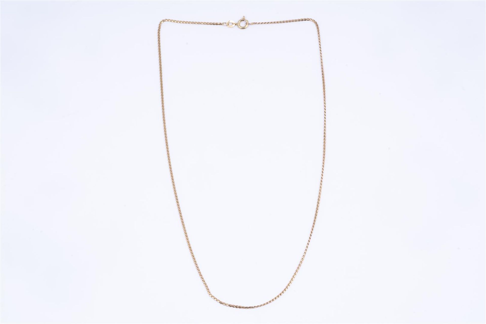 14kt yellow gold S-shape link necklace.
Length: 43.5 cm
Link width: 1.35 - 1.40 mm.
Inspection marks