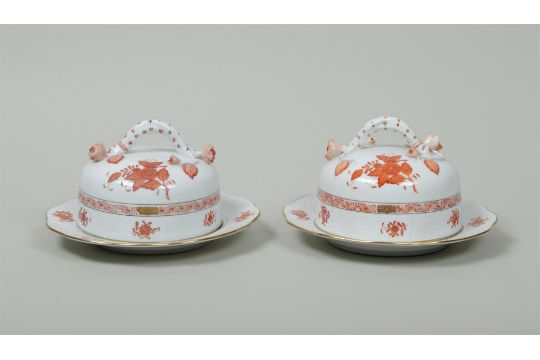 A set of two butter dishes in Apponyi orange decor. Herend, 20th century.
Diam. 18 cm. - Bild 1 aus 4