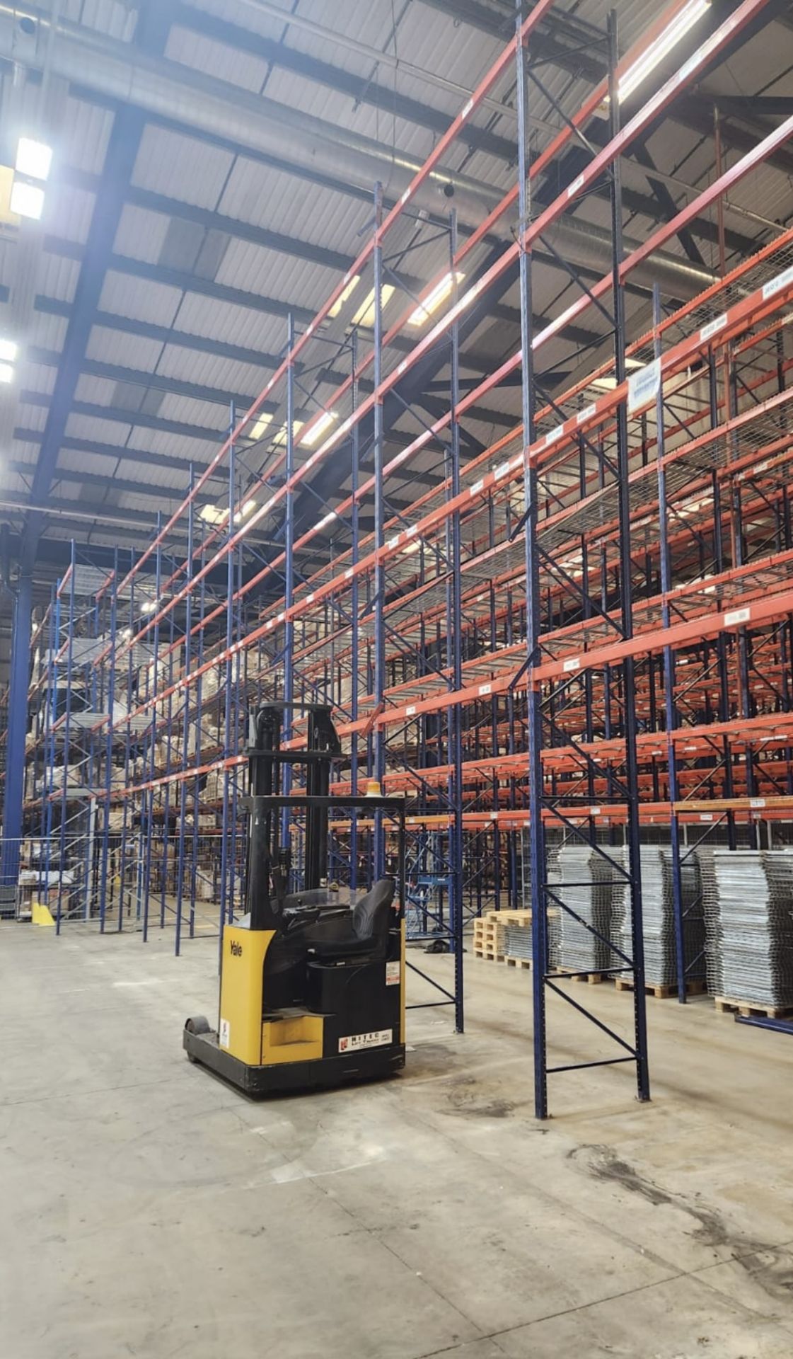 100 Bays of HiLo Racking - Industrial Pallet Racking - 2000kg per level - Image 2 of 2