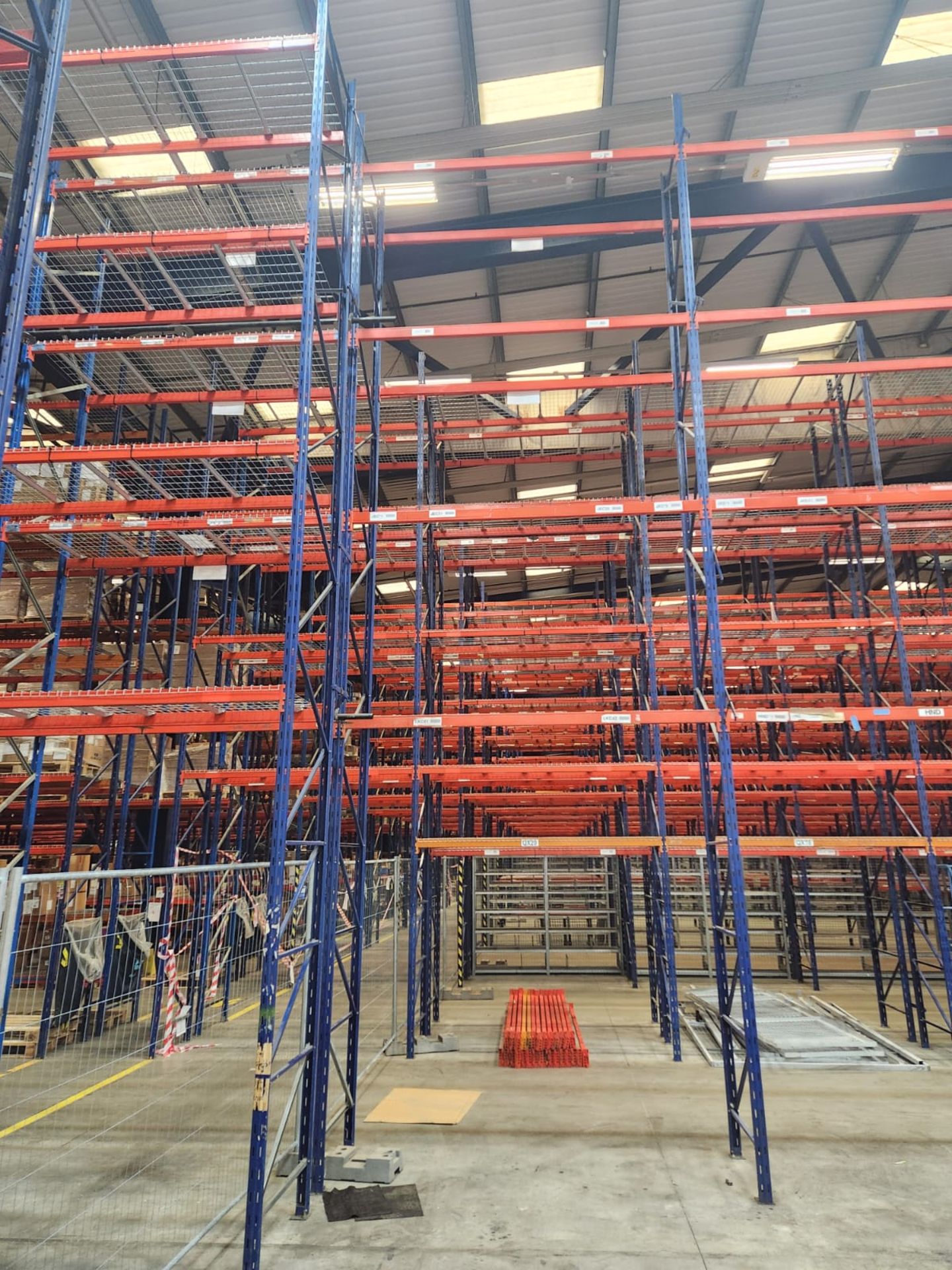 50 Bays of HiLo Racking - Industrial Pallet Racking - 2000kg per level - Image 2 of 2