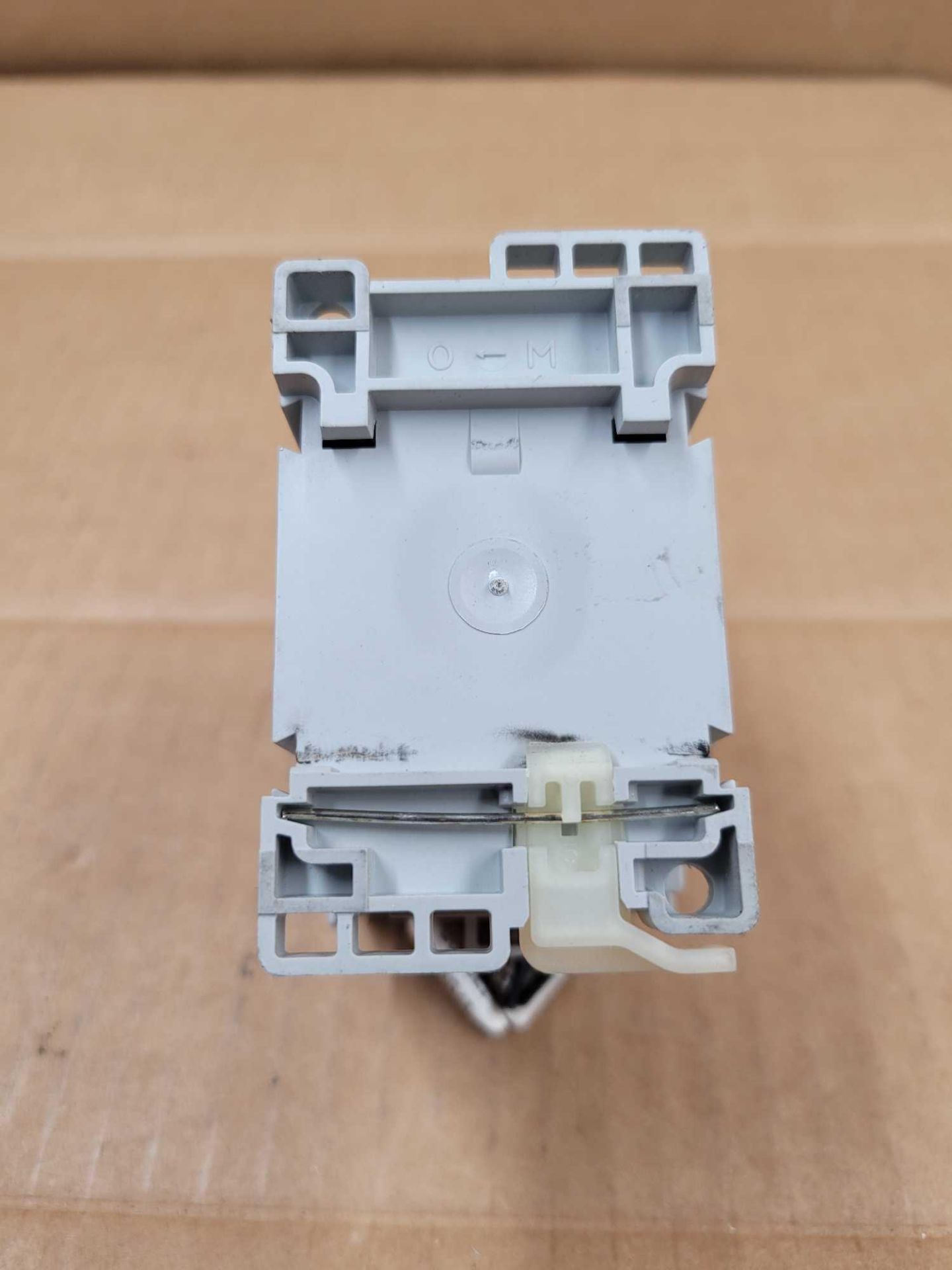 LOT OF 5 ALLEN BRADLEY 100-C09E*10 / Series A Contactor  /  Lot Weight: 4.6 lbs - Image 5 of 8